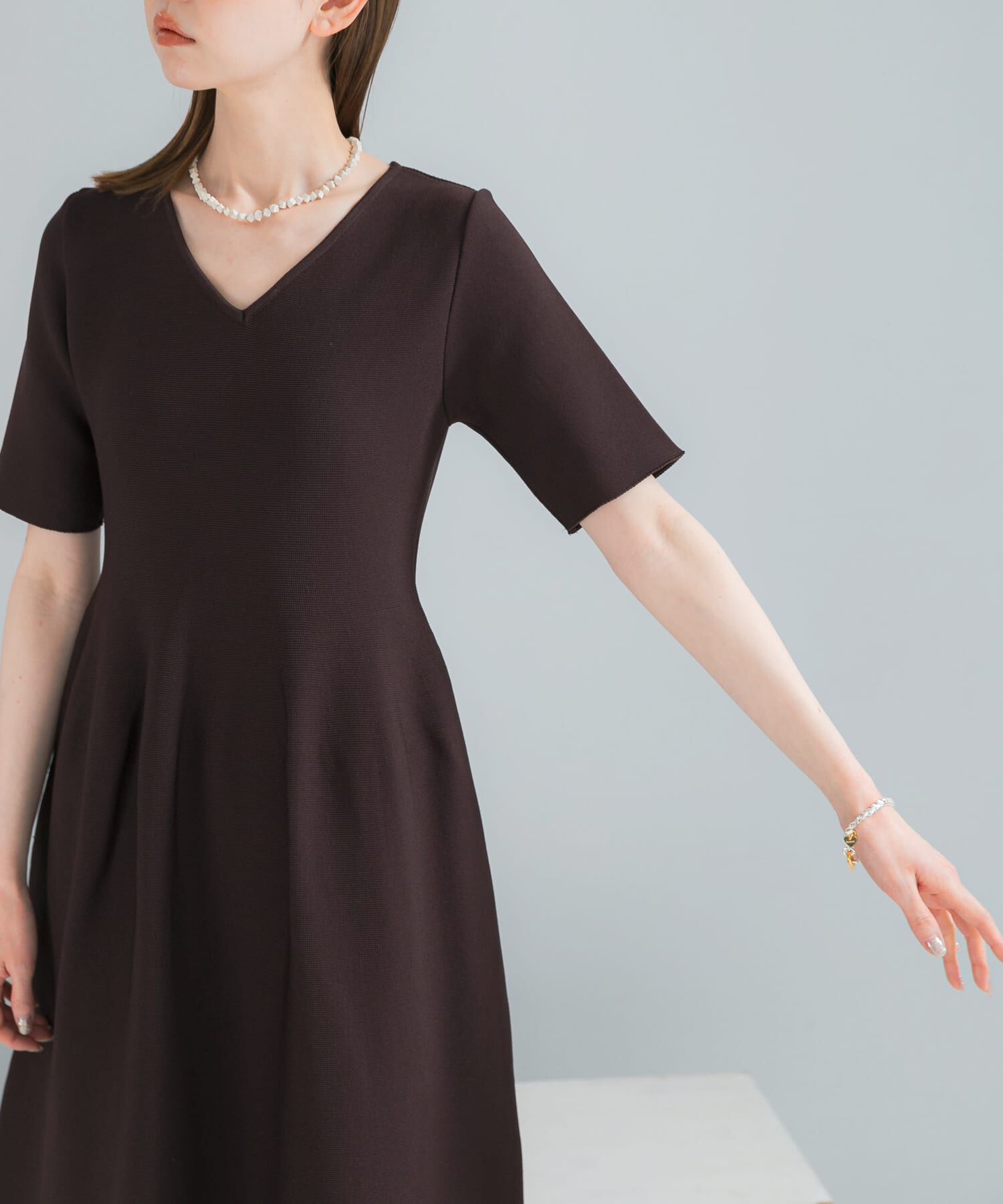 URBAN RESEARCH ROSSO「『一部WEB限定カラー』フォルムニットVネックワンピース」|ワンピース|