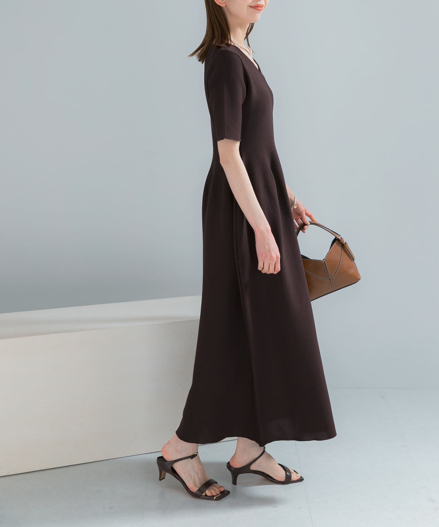 URBAN RESEARCH ROSSO「『一部WEB限定カラー』フォルムニットVネックワンピース」|ワンピース|