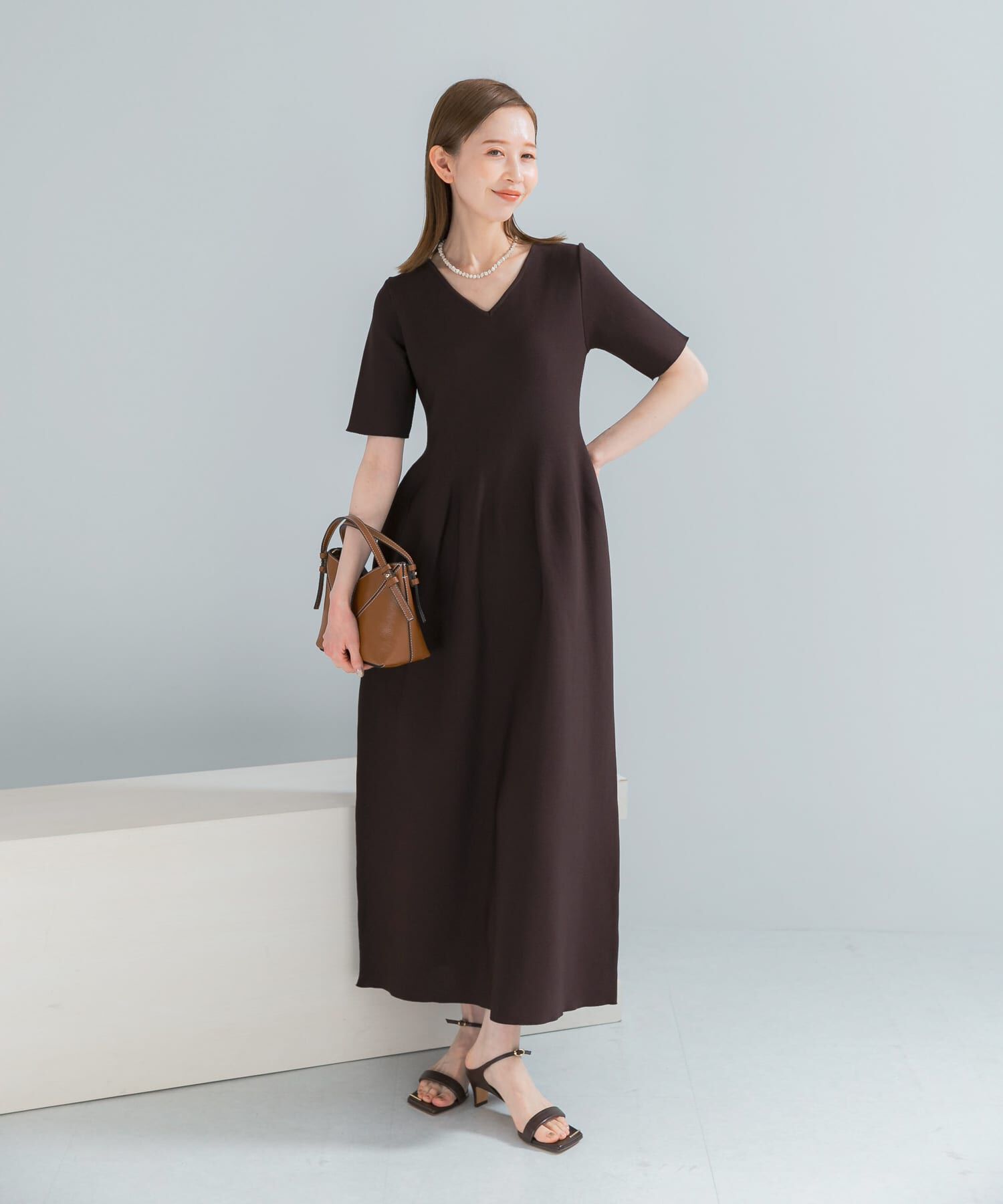 URBAN RESEARCH ROSSO「『一部WEB限定カラー』フォルムニットVネックワンピース」|ワンピース|