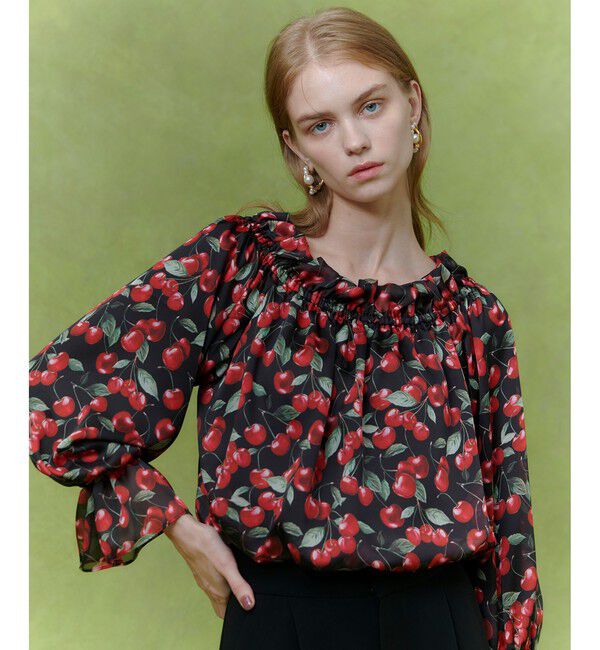 LOULOU WILLOUGHBY「【LOULOU WILLOUGHBY】LISAチェリープリントオフショルブラウス」|シャツ・ブラウス|