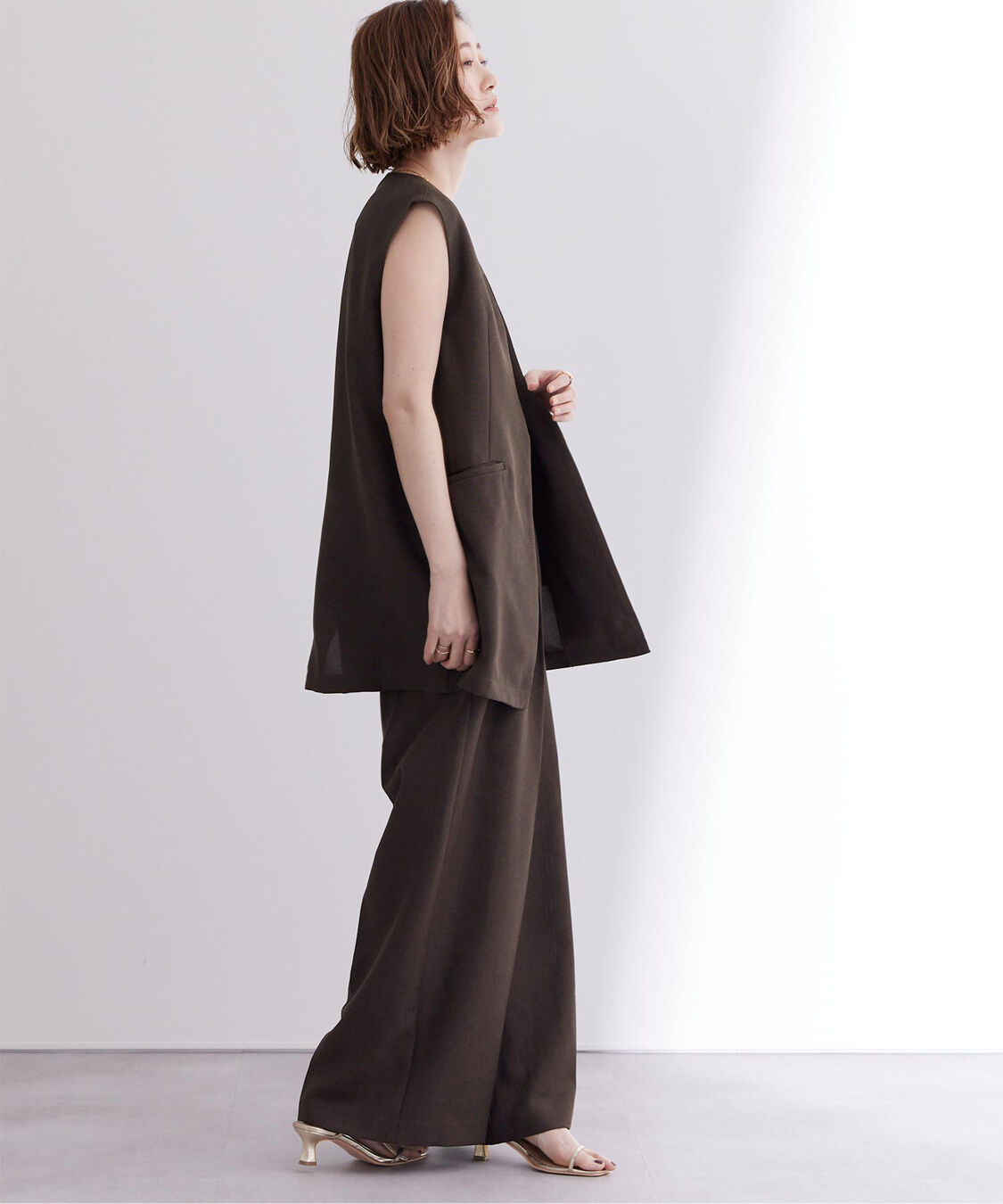 ur's「リネンライクVネックノーカラージレ」|ベスト・ジレ|