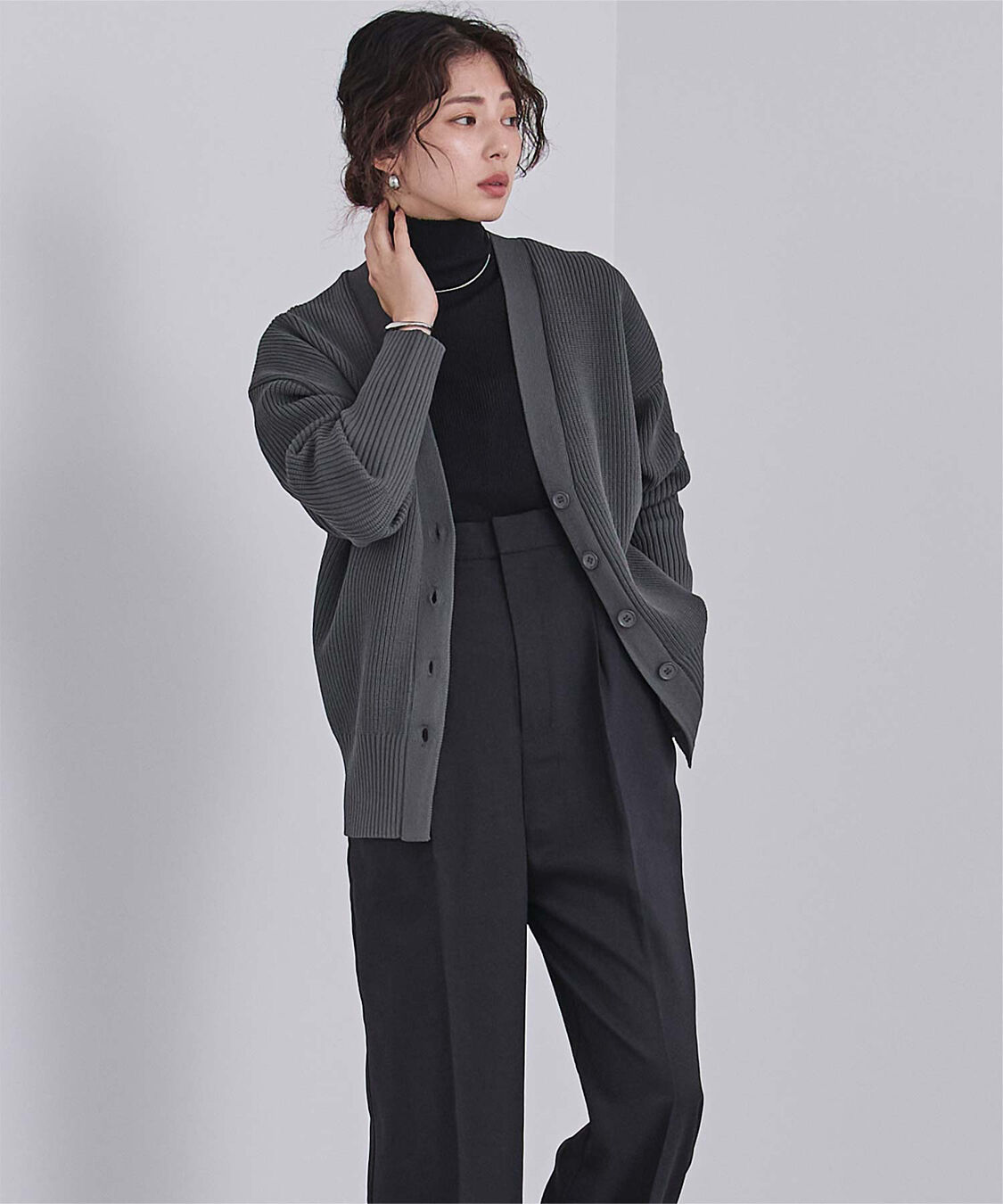 ur's「Vネックボリュームスリーブニットカーディガン」|ニット・セーター|