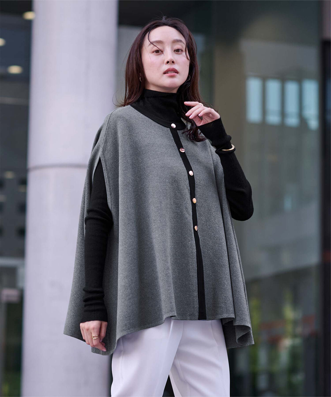 ur's「ゴールド釦ケープニットカーディガン」|カーディガン|チャコール