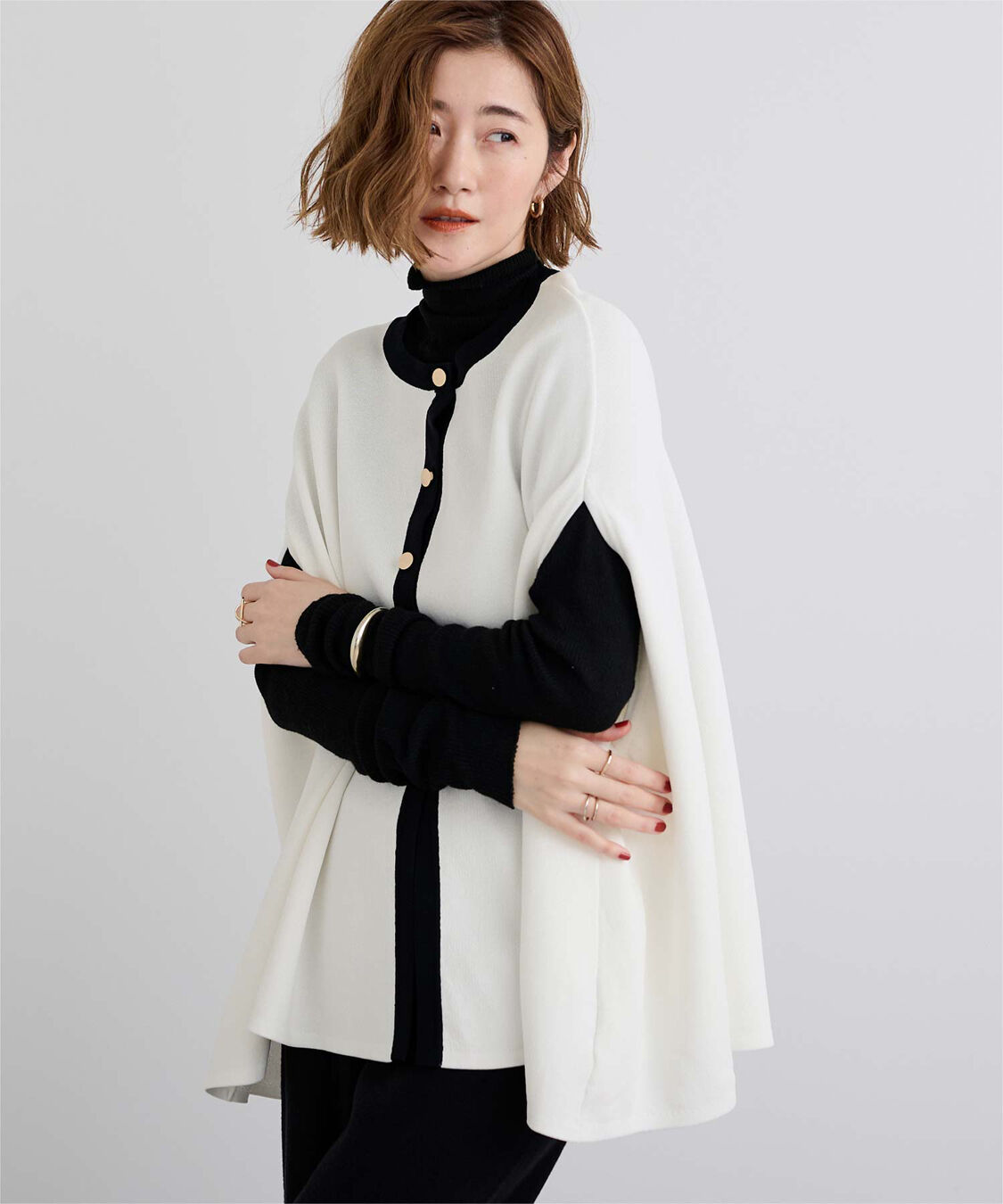 ur's「ゴールド釦ケープニットカーディガン」|カーディガン|ホワイト/ブラック