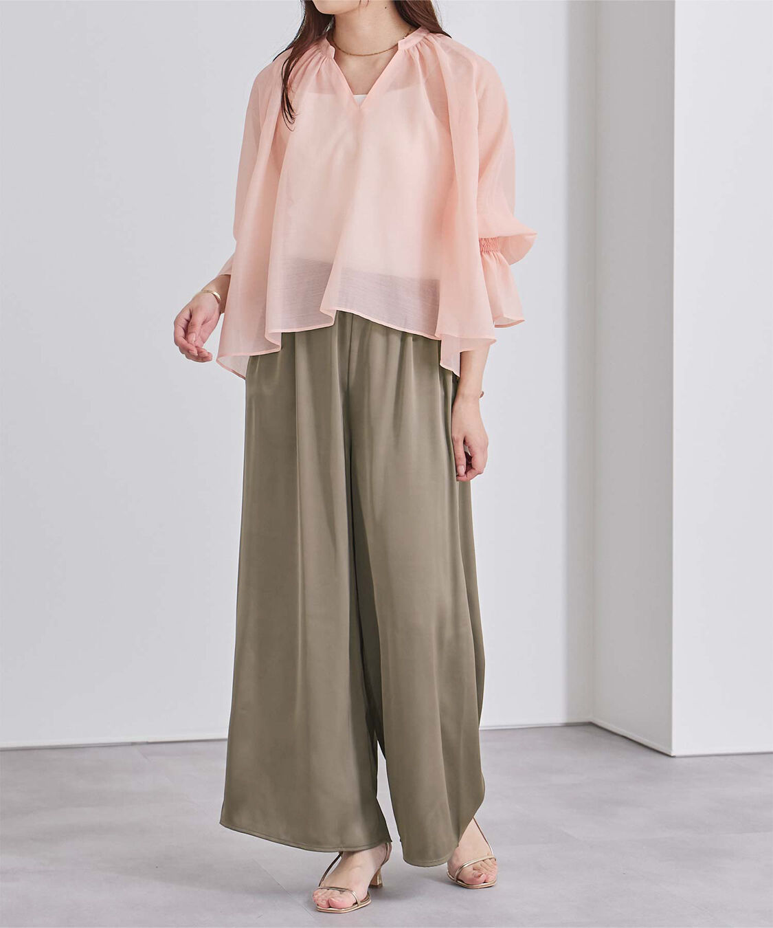 ur's「サテンイージードレープパンツ」|スラックス|