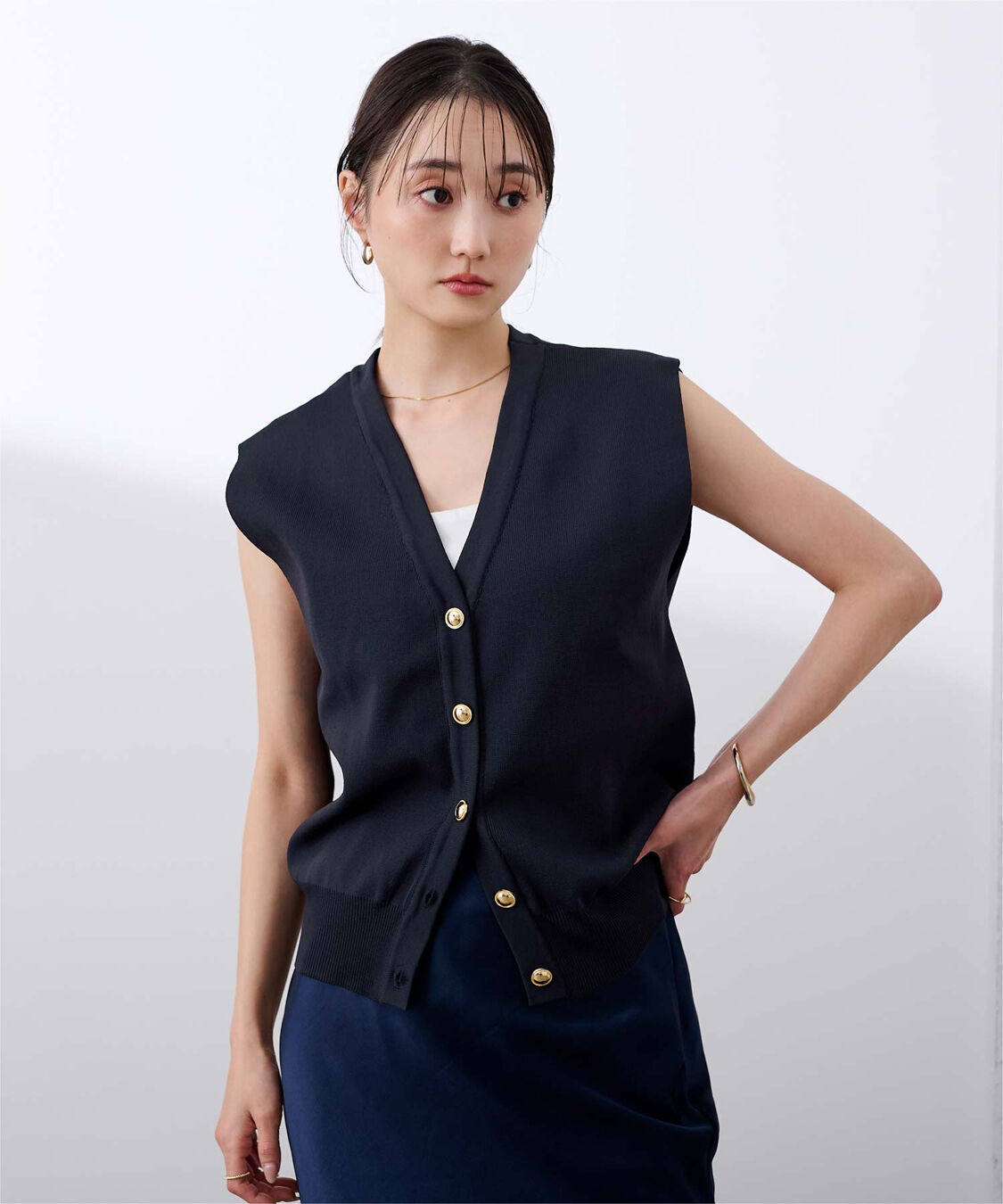 ur's「ゴールド釦コクーンニットベスト」|ニット・セーター|