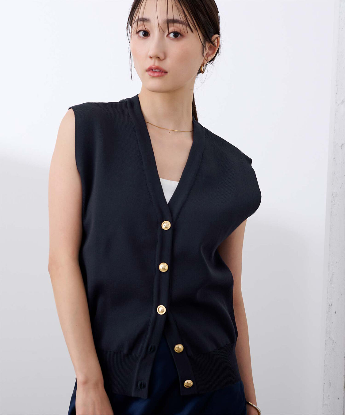 ur's「ゴールド釦コクーンニットベスト」|ニット・セーター|