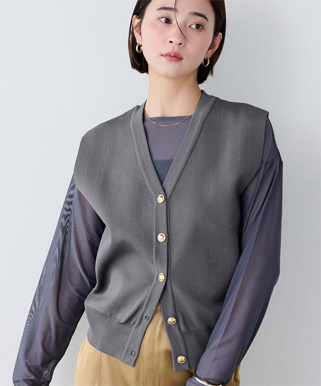 ur's「ゴールド釦コクーンニットベスト」|ニット・セーター|