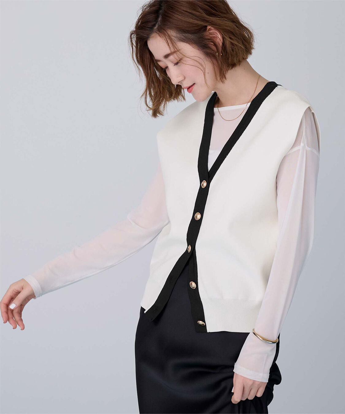 ur's「ゴールド釦コクーンニットベスト」|ニット・セーター|