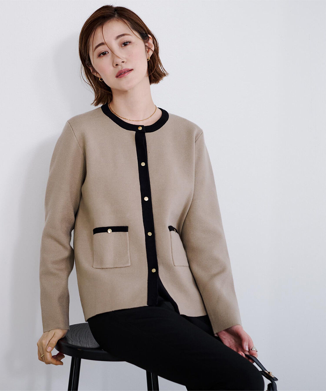 ur's「ゴールド釦ポケットデザインニットジャケット」|ニット・セーター|ベージュ/ブラック