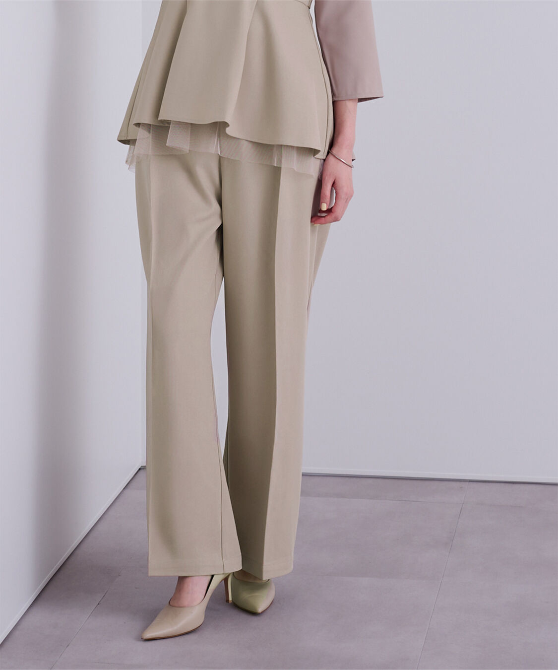 ur's「1タックセンタープレスワイドパンツ」|スラックス|