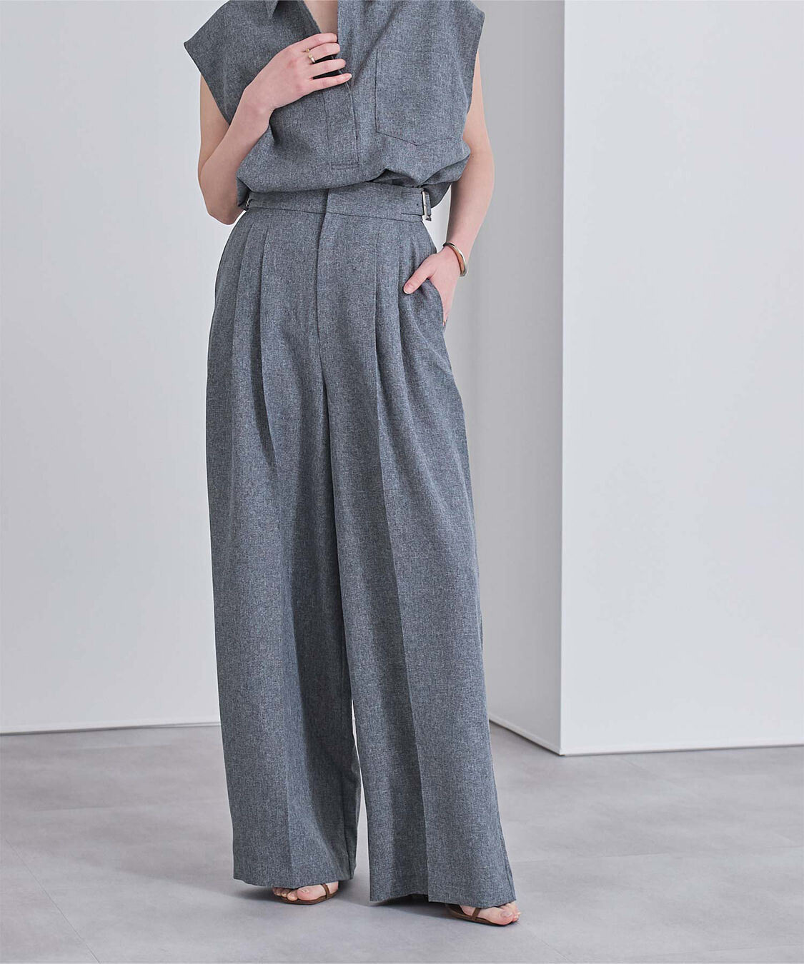 ur's「リネンライクサイドベルトデザインタックワイドパンツ」|スラックス|杢ネイビー