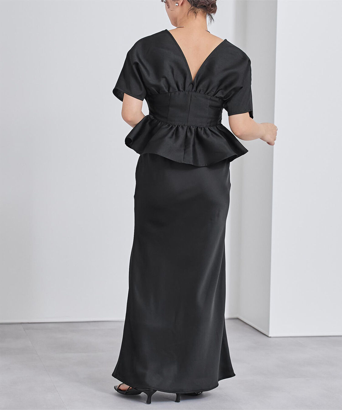 ur's「ﾃﾞｨｰﾌﾟVﾈｯｸｸﾛｯﾌﾟﾄﾞﾌﾘﾙﾄｯﾌﾟｽ」|Tシャツ・カットソー|