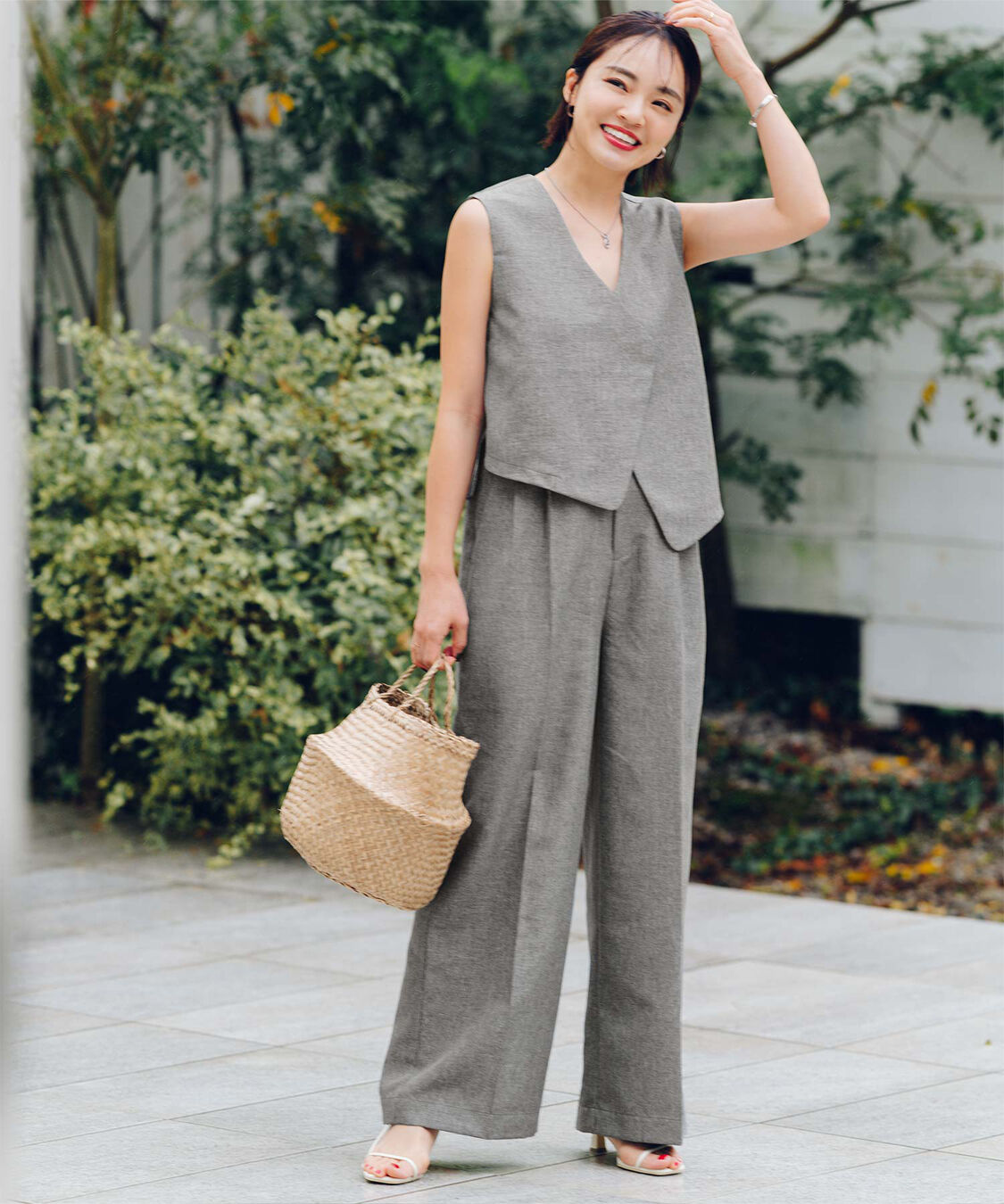 ur's「【春名亜美さんコラボアイテム】アシンメトリージレ&times;ワイドパンツセットアップ」|ベスト・ジレ|