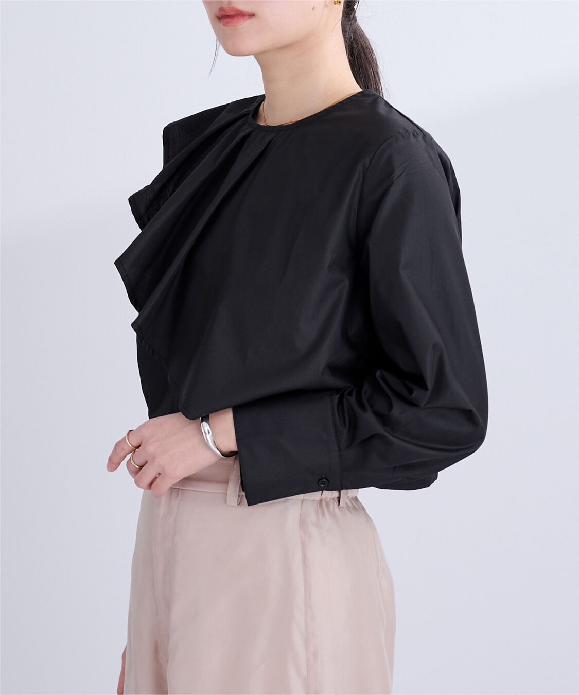ur's「アシンメトリーラッフルデザインブラウス」|シャツ・ブラウス|