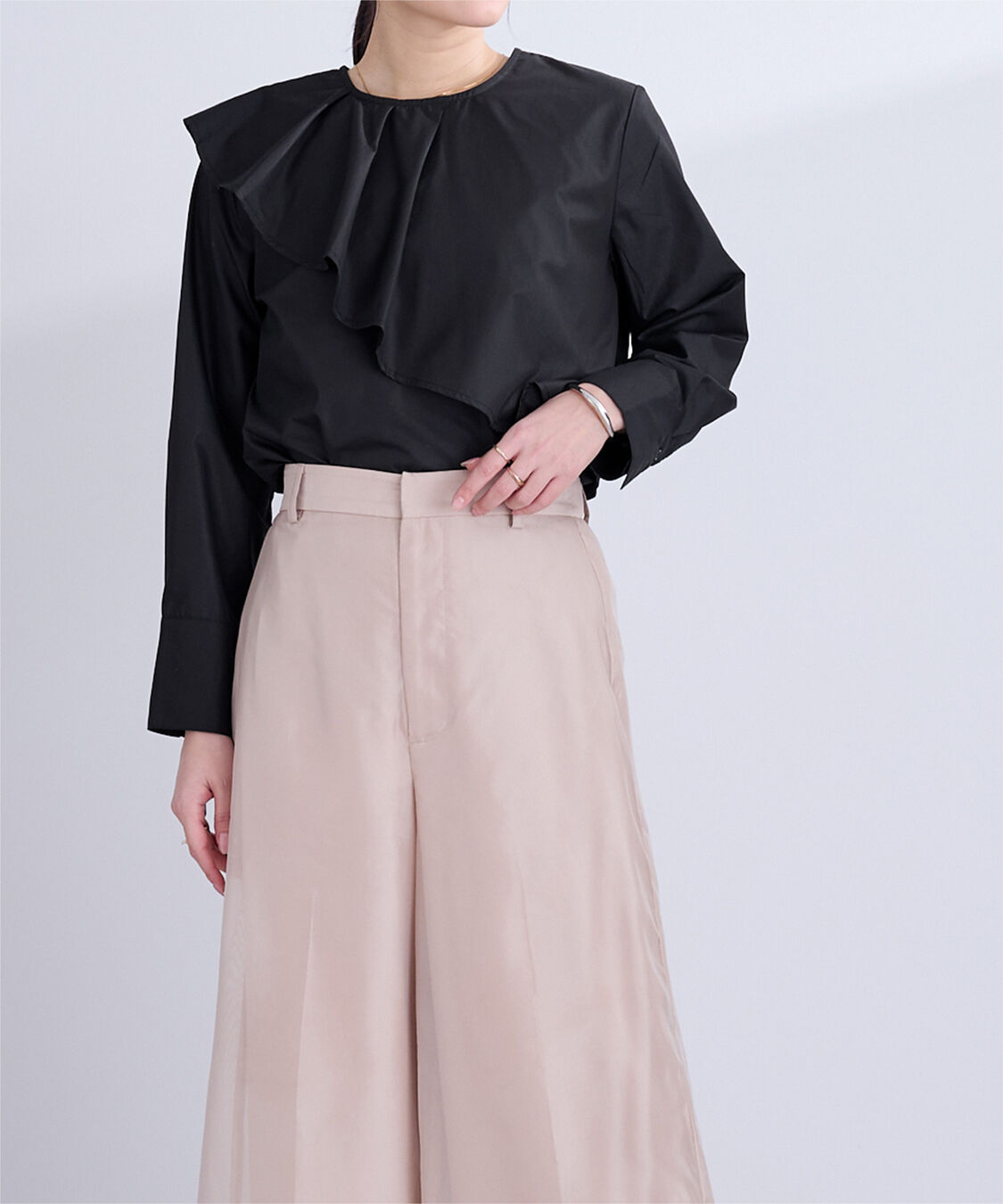 ur's「アシンメトリーラッフルデザインブラウス」|シャツ・ブラウス|