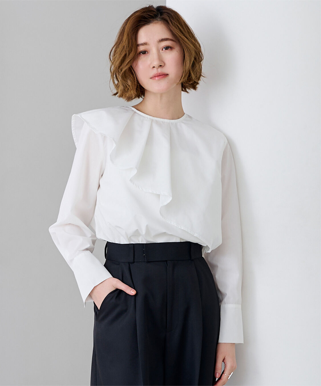 ur's「アシンメトリーラッフルデザインブラウス」|シャツ・ブラウス|ホワイト