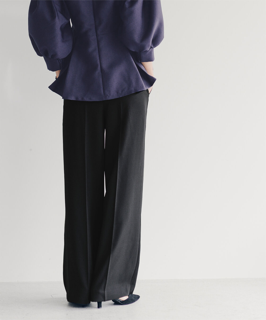 ur's「【小林有里さんコラボアイテム】ピンタックセンタープレスワイドパンツ」|スラックス|