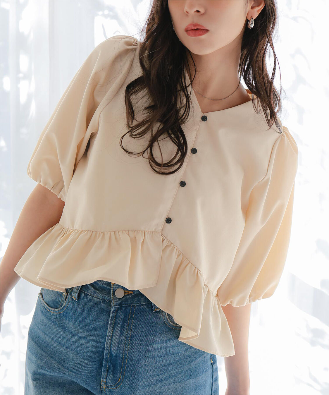 titivate「ペプラムギャザーパフスリーブブラウス」|シャツ・ブラウス|ライトベージュ