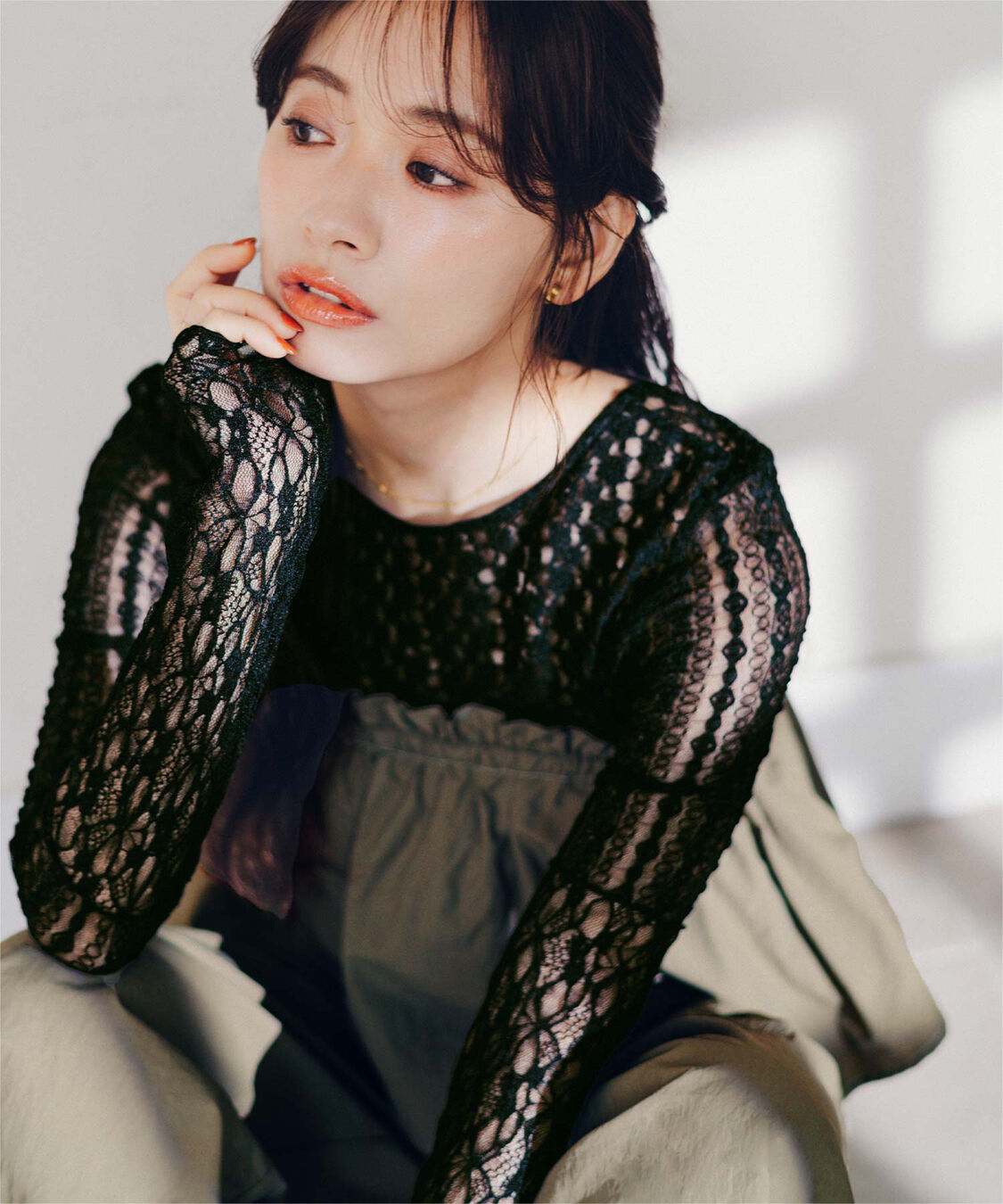 titivate「【赤埴奈津子さんコラボアイテム】前後2way切替デザインレーストップス」|Tシャツ・カットソー|ブラック