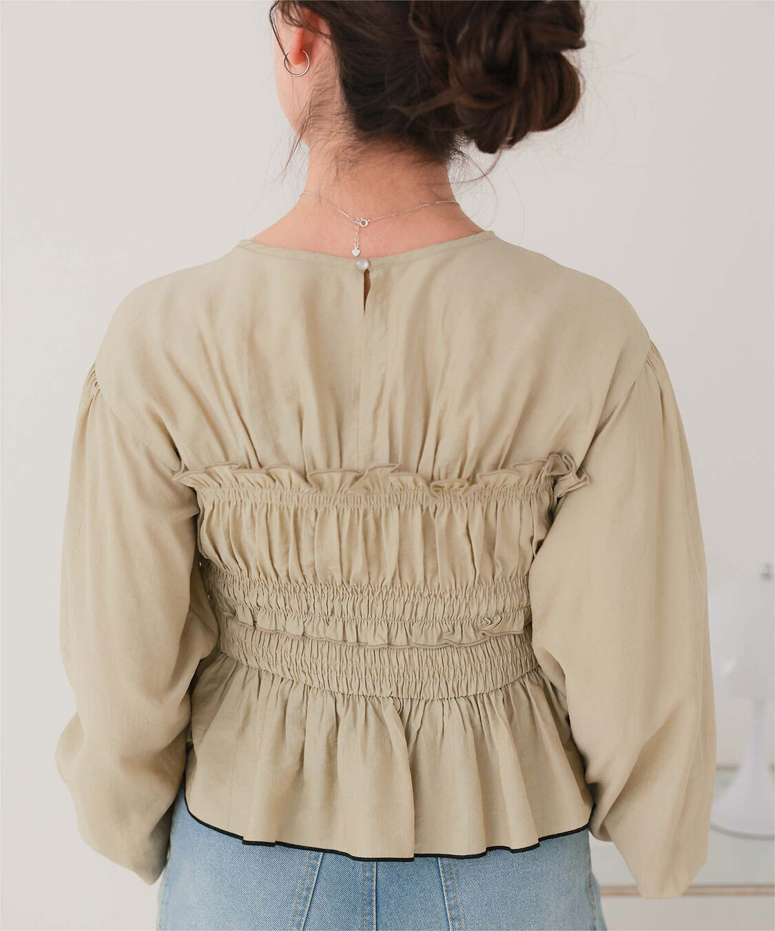 titivate「【赤埴奈津子さんコラボアイテム】シャーリングデザイントップス」|シャツ・ブラウス|