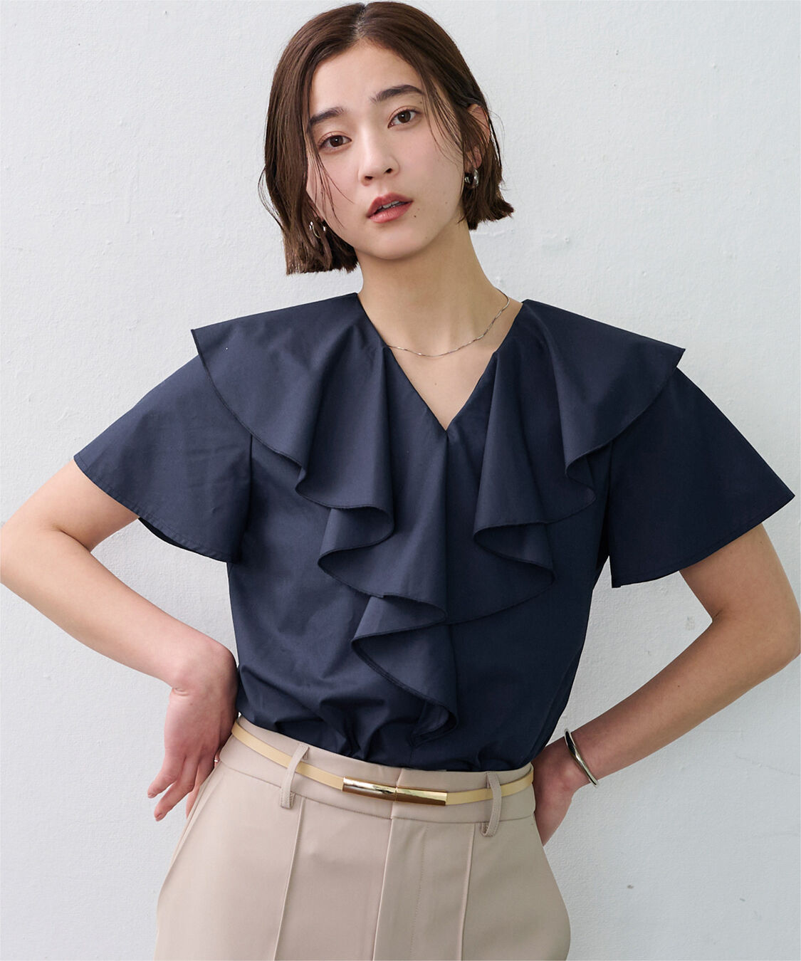 ur's「フリルVネックブラウス」|シャツ・ブラウス|ネイビー