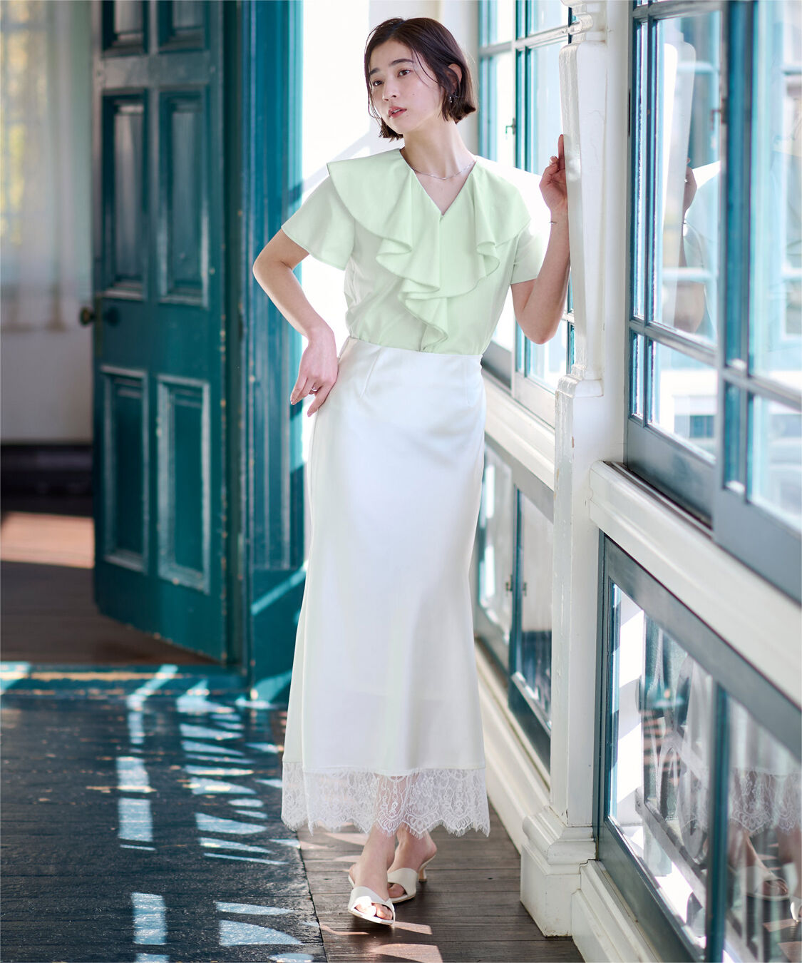 ur's「フリルVネックブラウス」|シャツ・ブラウス|