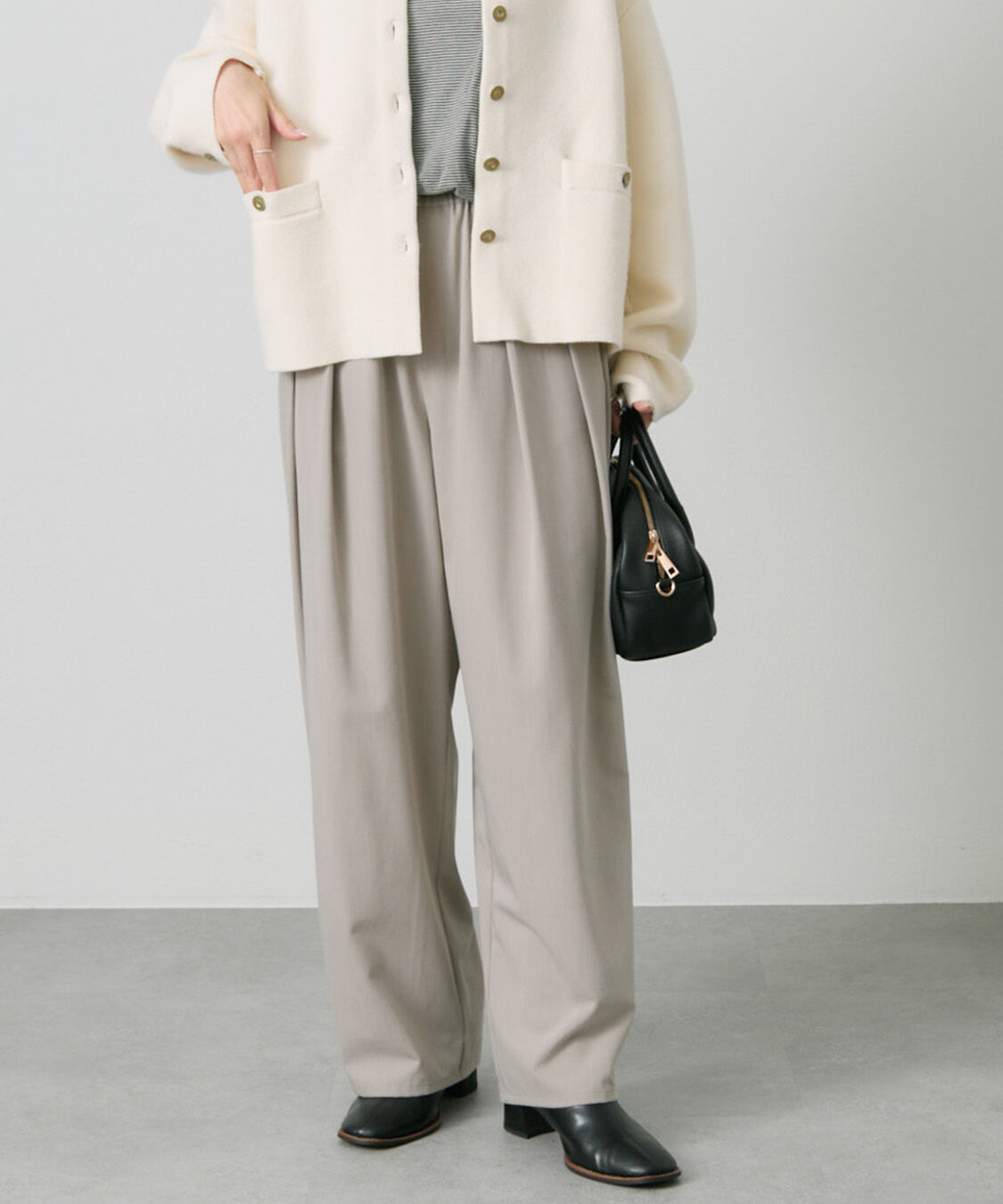  「【新色追加】ツータックウエストゴムストレッチパンツ」|その他|グレイッシュベージュ