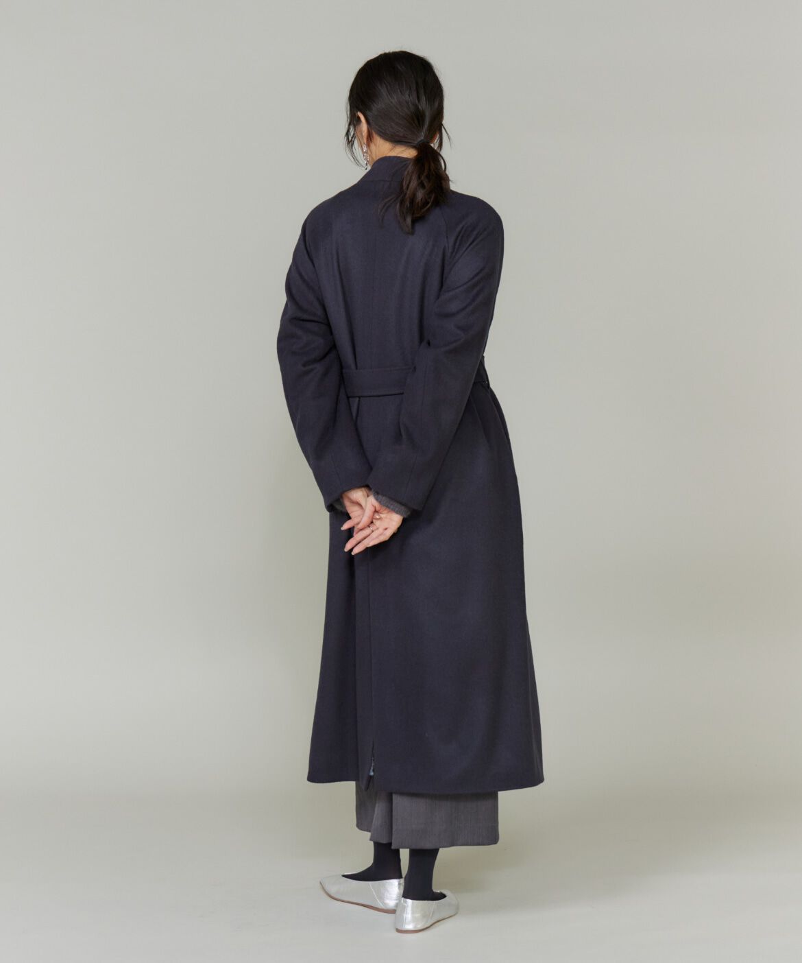 INED「スタンドカラーラグランスリーブコート」|ステンカラーコート|