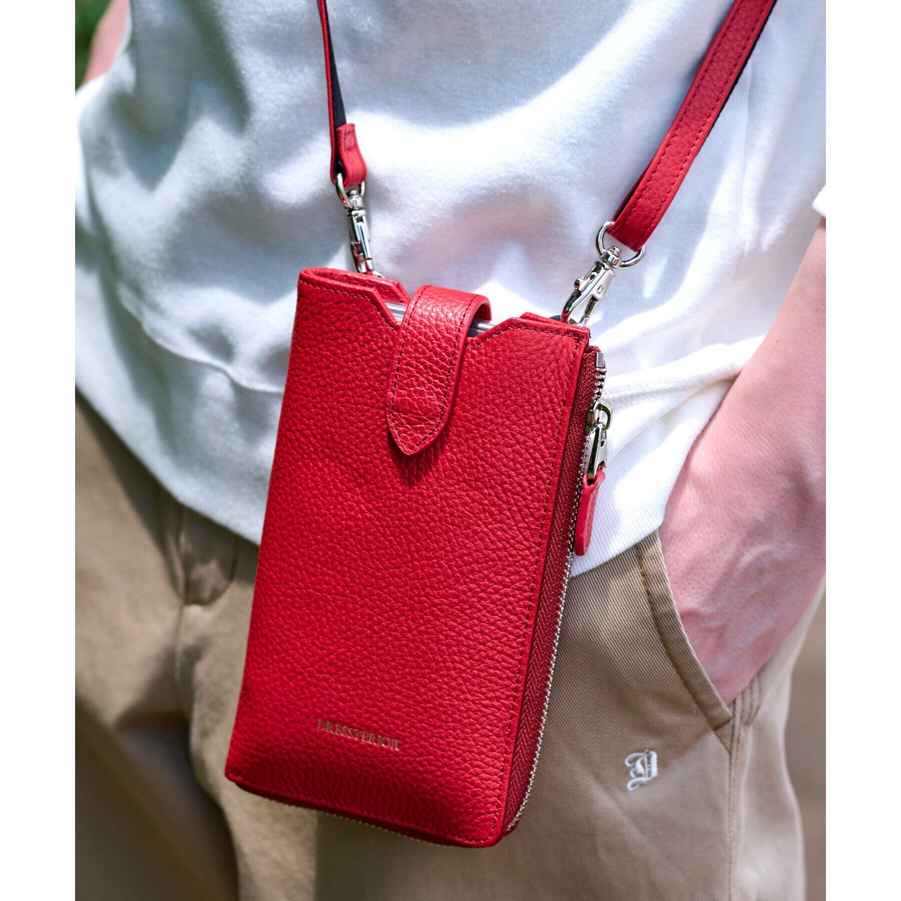 DRESSTERIOR「【Safari5月号掲載】イタリアレザースマホショルダーバッグ」|ショルダー・メッセンジャー|ﾚｯﾄﾞ(062)