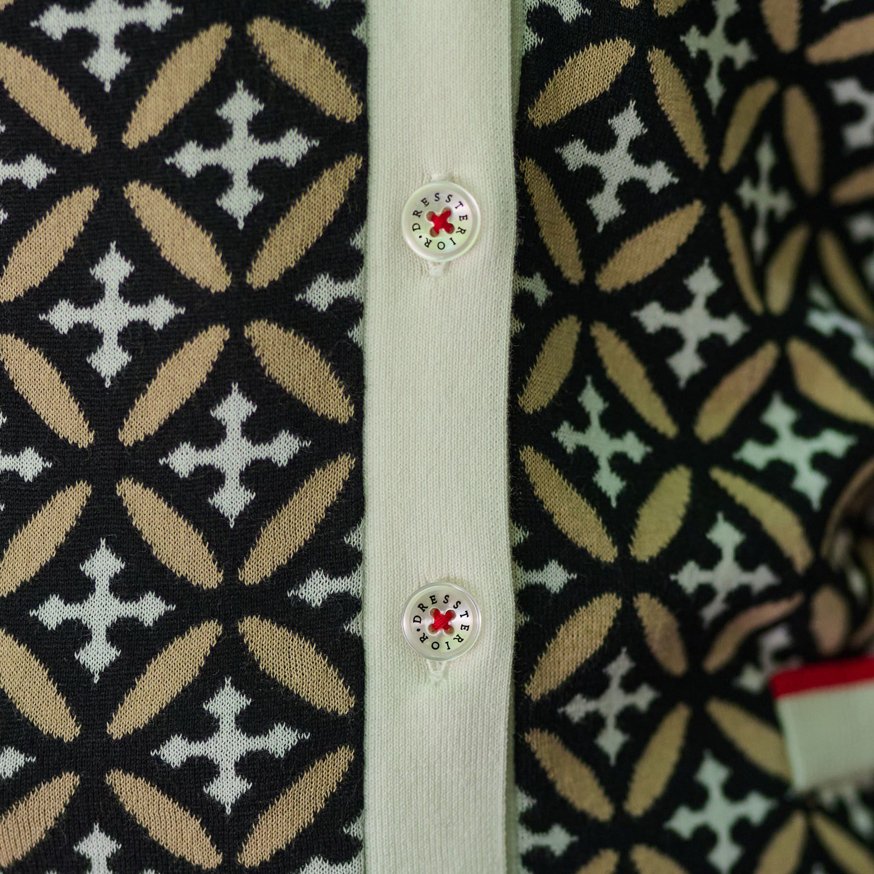 DRESSTERIOR「オーバーラップサークルVネックカーディガン」|カーディガン|