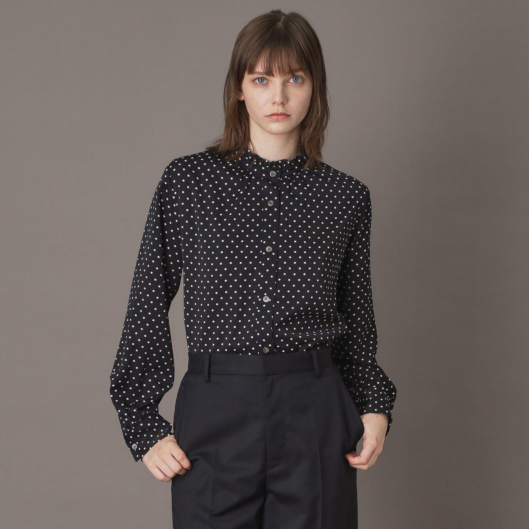 DRESSTERIOR「ドットスタンドフリルネックブラウス」|シャツ・ブラウス|