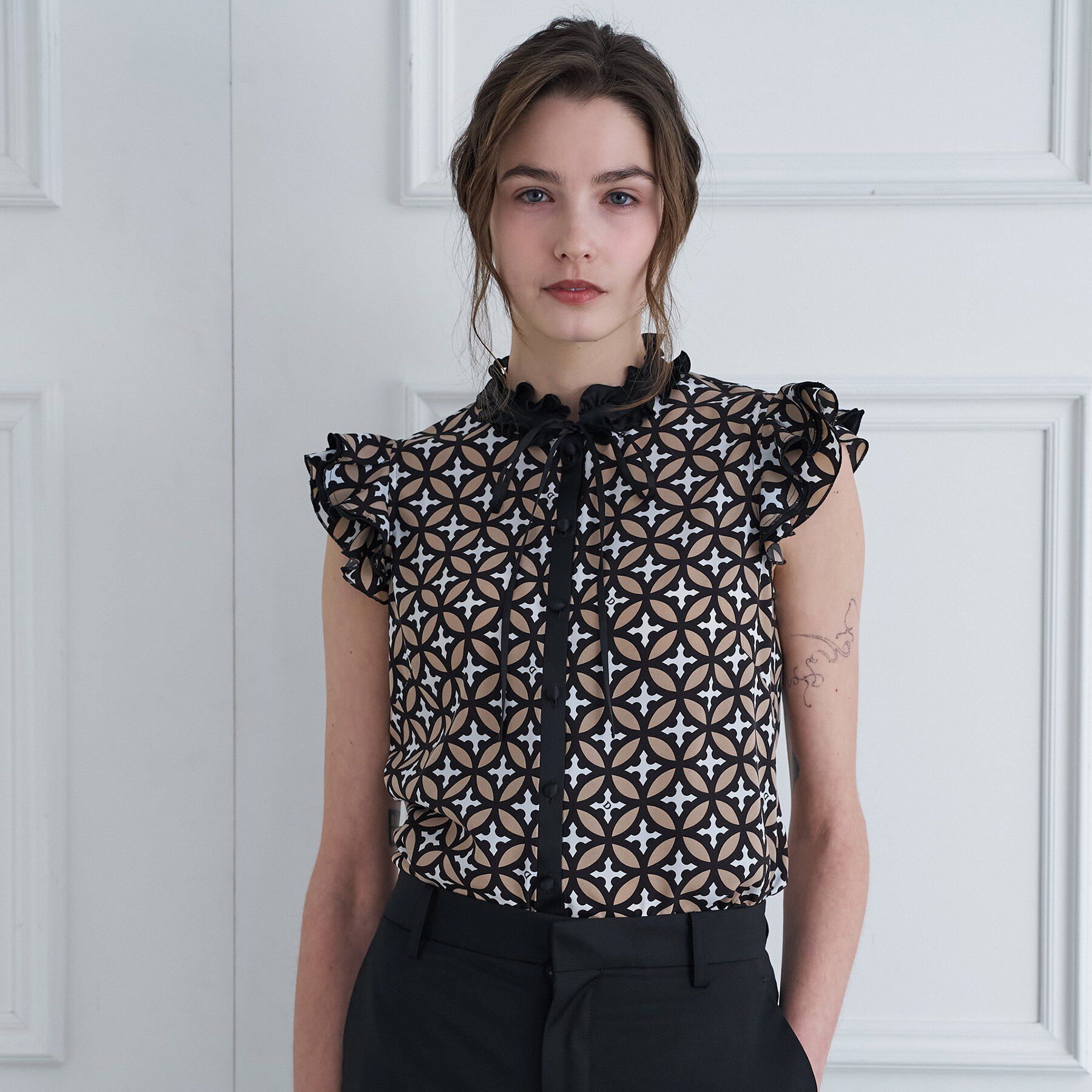 DRESSTERIOR「【大人MUSE5月号掲載】オーバーラップウィングスリーブ」|シャツ・ブラウス|