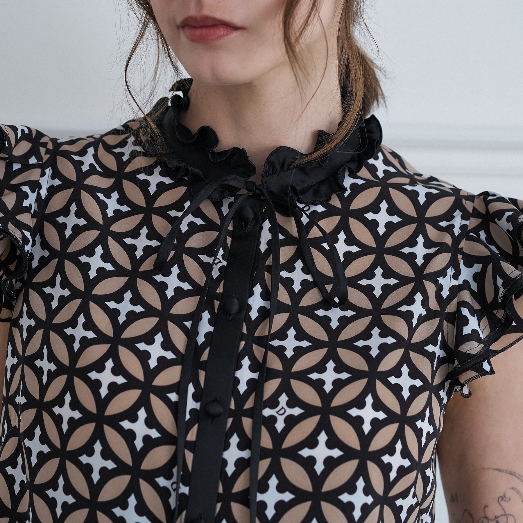 DRESSTERIOR「【大人MUSE5月号掲載】オーバーラップウィングスリーブ」|シャツ・ブラウス|