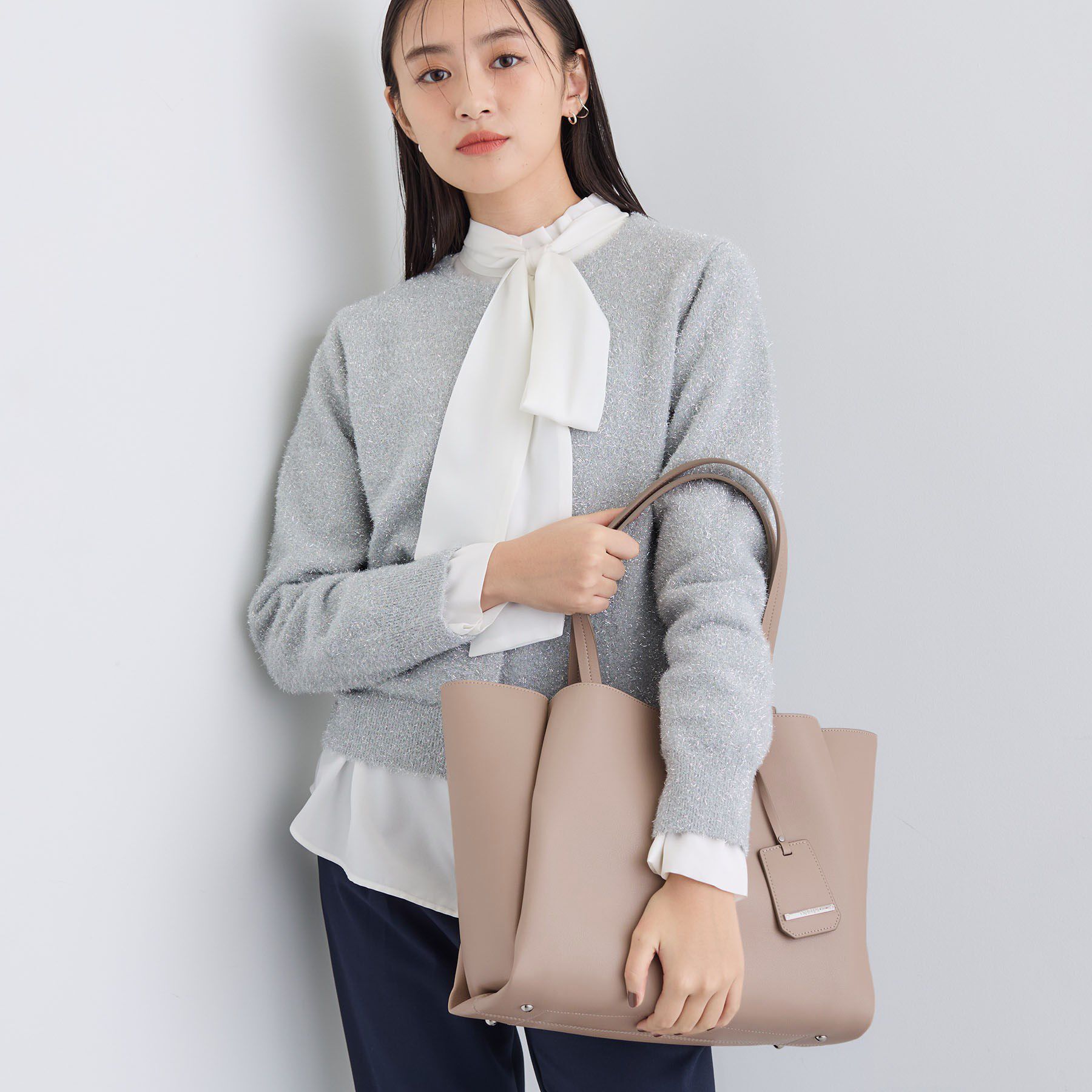 INDIVI「【セレモニー/入卒/A4収納可能】タックキャリアBAG」|トートバッグ|ベージュ(052)