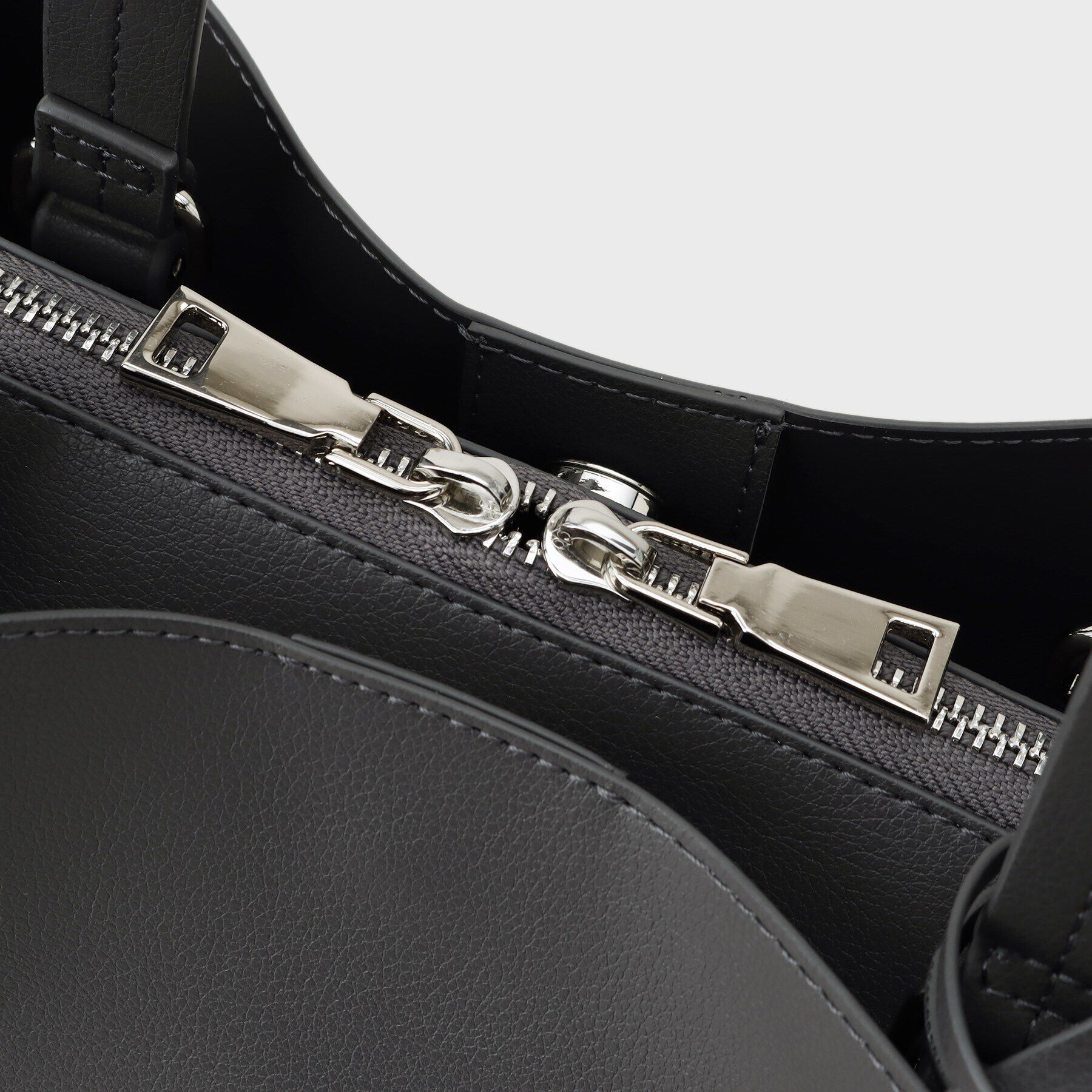 INDIVI「【合皮／A4収納可能】タックデザイン通勤バッグ」|トートバッグ|