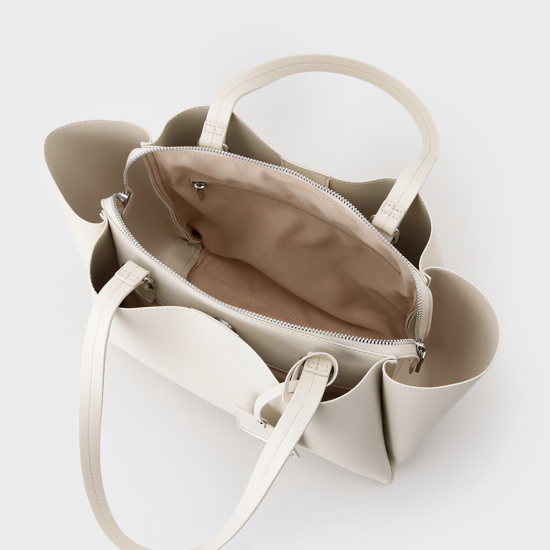 INDIVI「【合皮／A4収納可能】タックデザイン通勤バッグ」|トートバッグ|