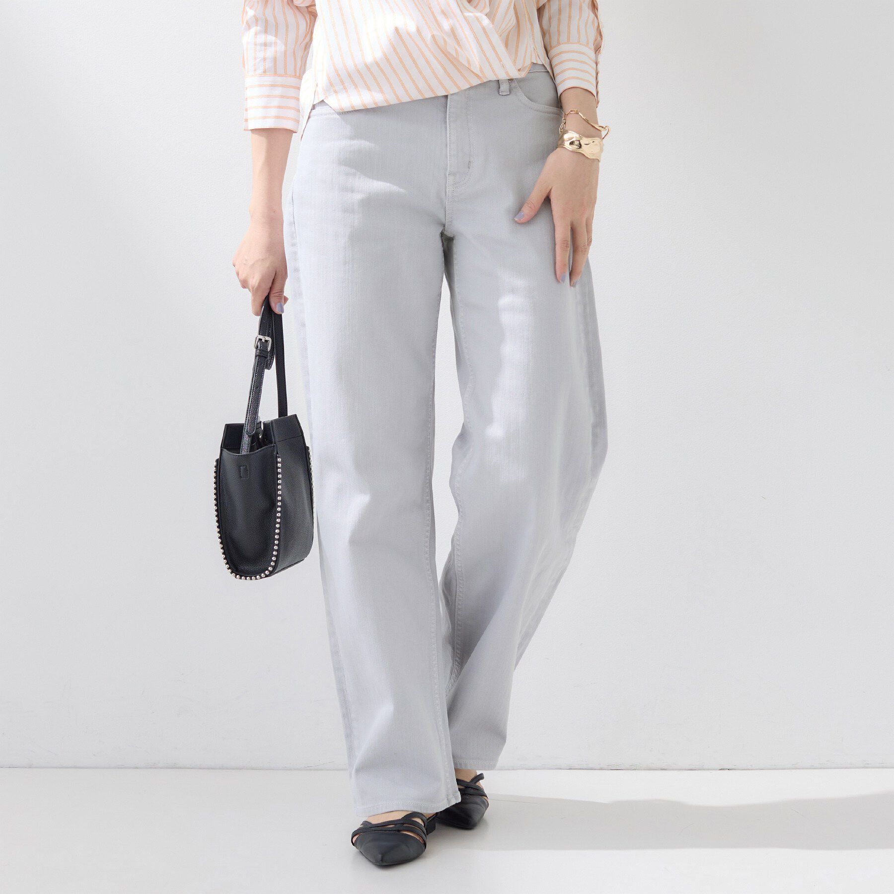 INDIVI「【春の新色登場！褒められデニム】ワイドストレート デニムパンツ」|デニム|ライトグレー(011