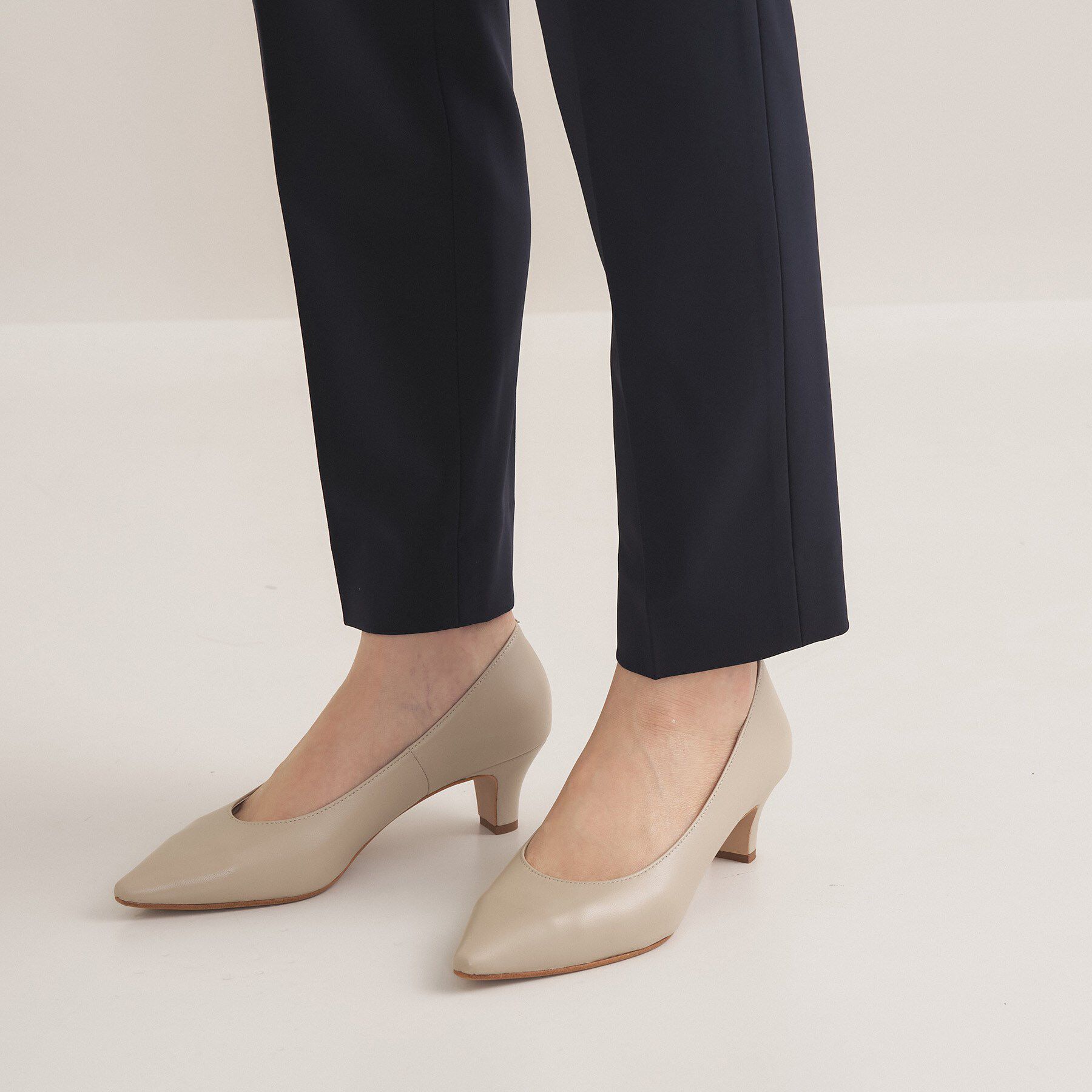 INDIVI「【通勤スーツ／洗える】ストレッチタックテーパードパンツ」|スーツ|