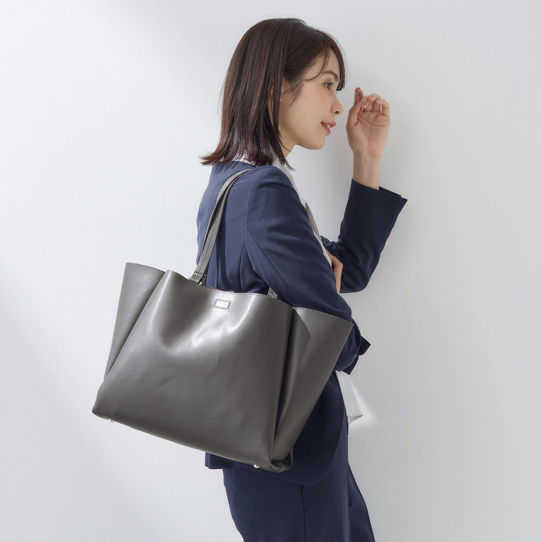 INDIVI「【A4収納可能／合皮】キャリアタックバッグ」|トートバッグ|