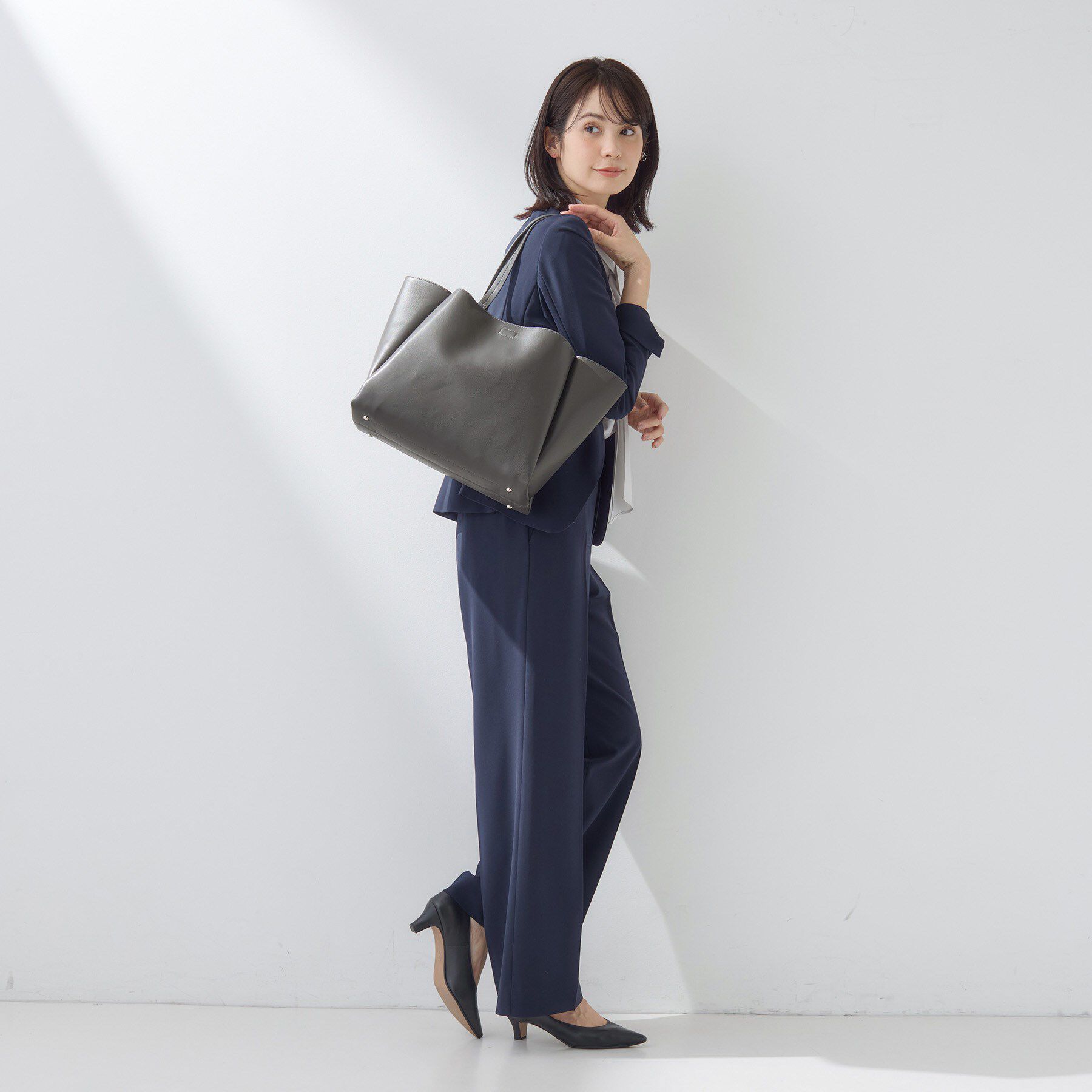 INDIVI「【A4収納可能／合皮】キャリアタックバッグ」|トートバッグ|