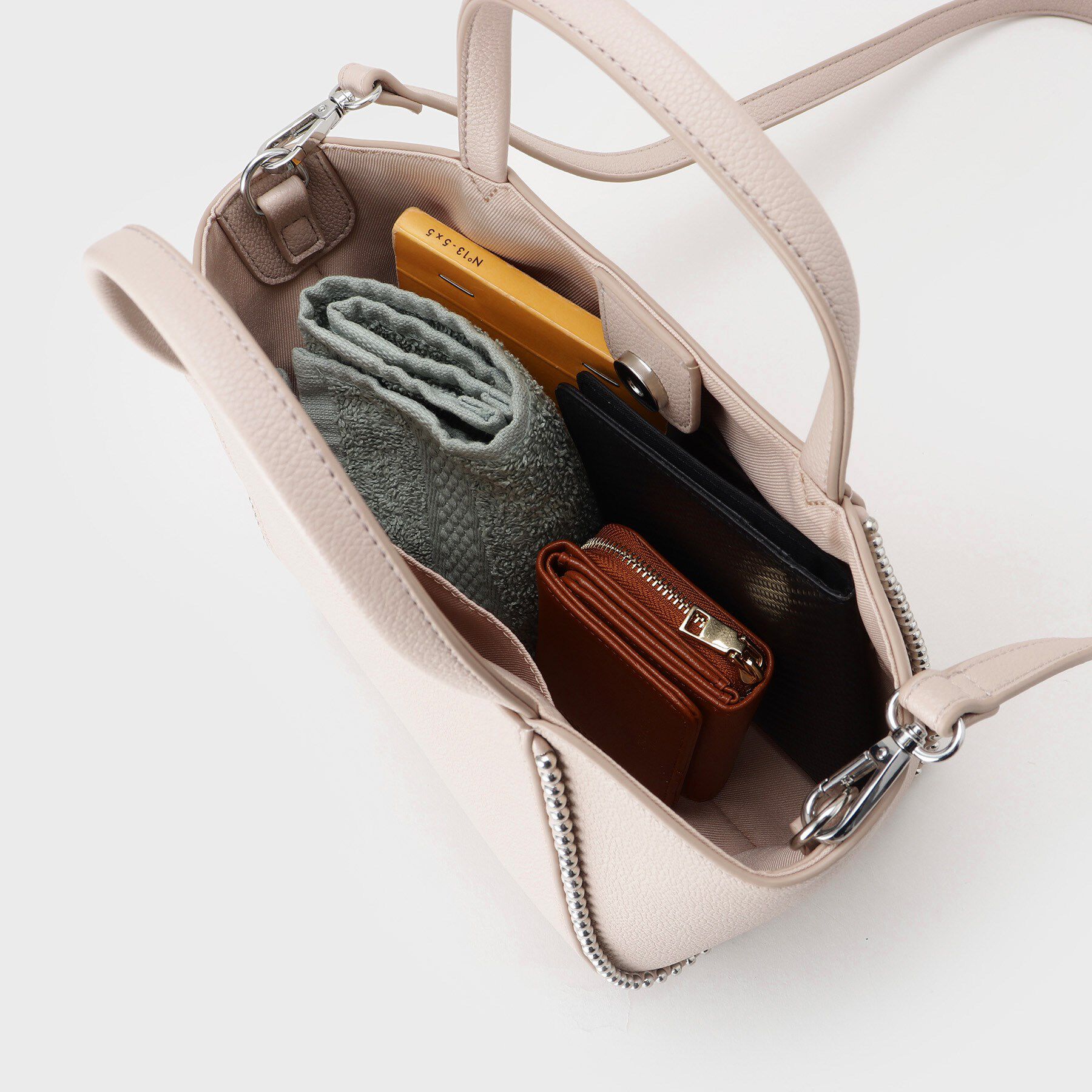 INDIVI「【ミドルサイズ／合皮／ショルダー付】スタッズ風メタルバッグ」|ショルダー・メッセンジャー|