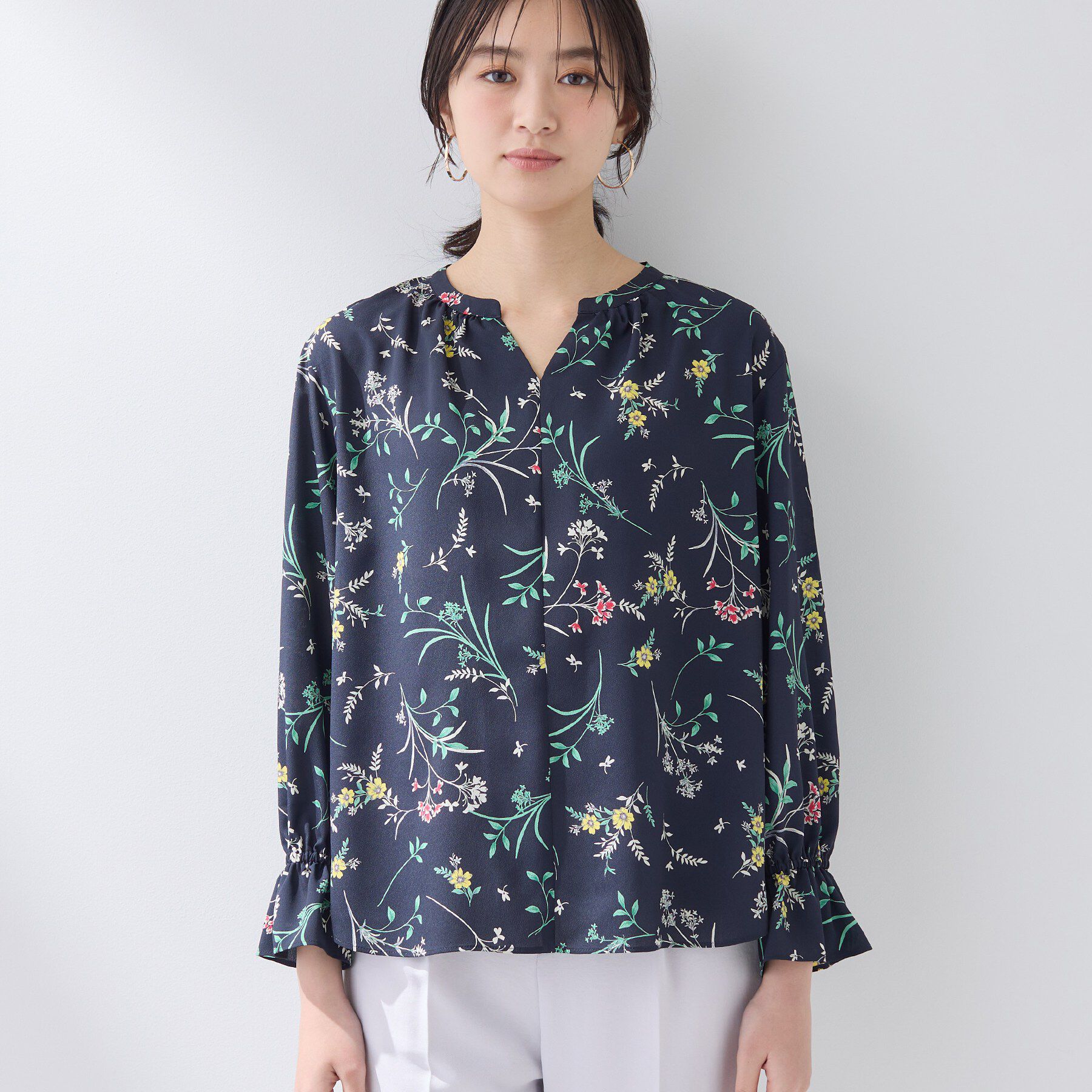 INDIVI「【SETUP可能】モダンフラワー柄キャンディスリーブブラウス」|シャツ・ブラウス|