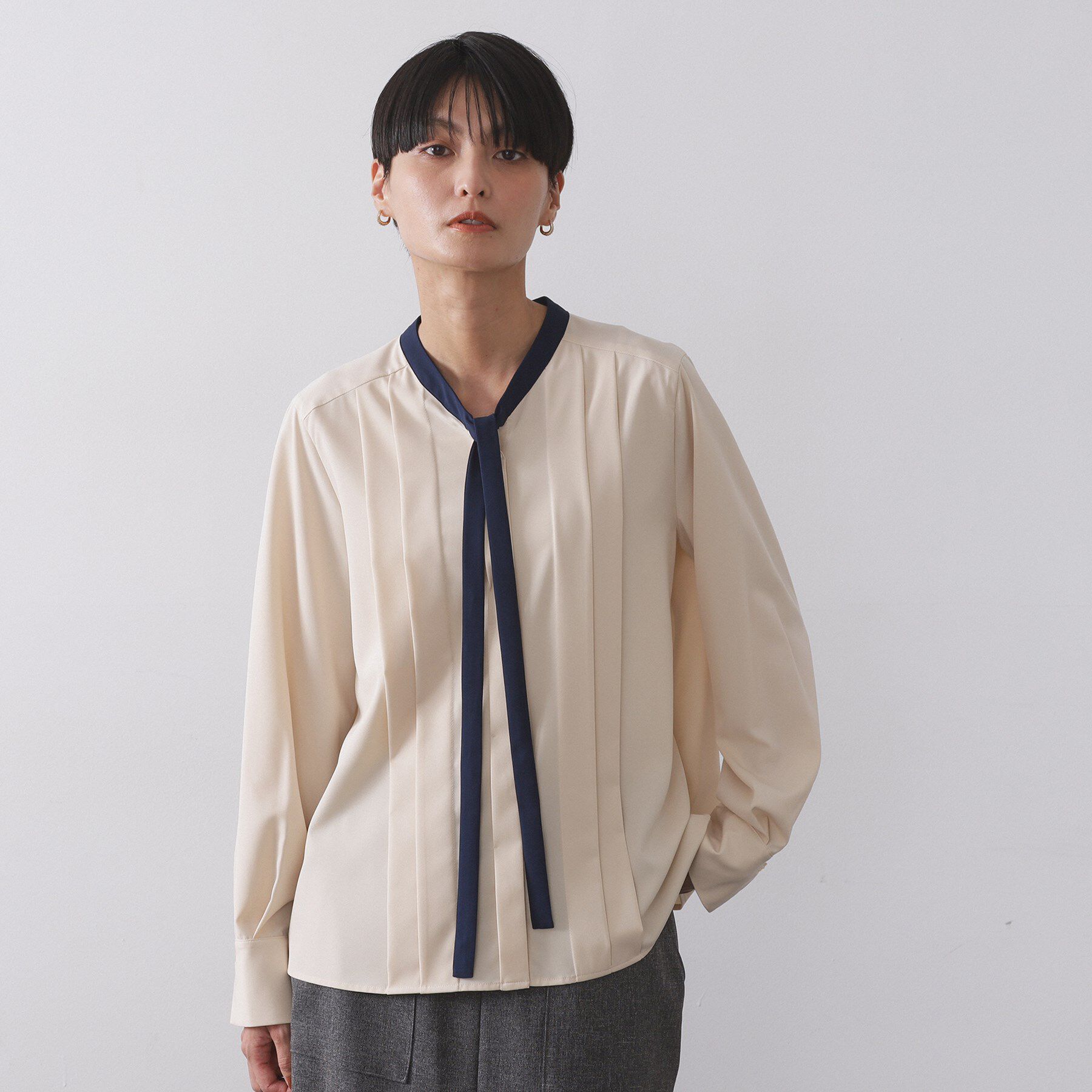 OPAQUE.CLIP「バイカラーボウタイブラウス【洗濯機OK】」|シャツ・ブラウス|ライトベージュ(55
