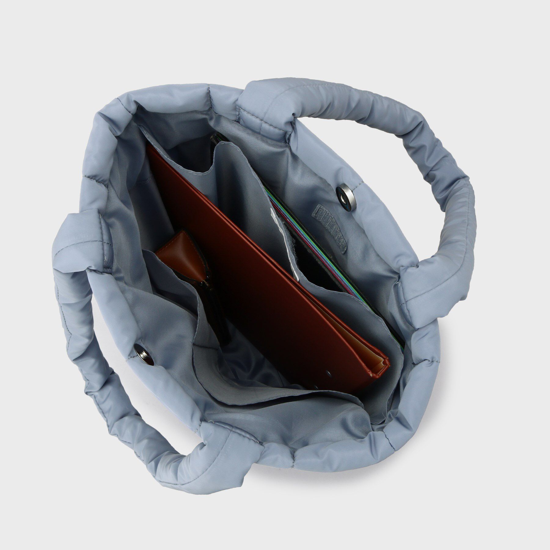 OPAQUE.CLIP「【軽量／カラビナチャーム付き／A4サイズ対応】ストライプキルトパフィートートバッグ」|トートバッグ|