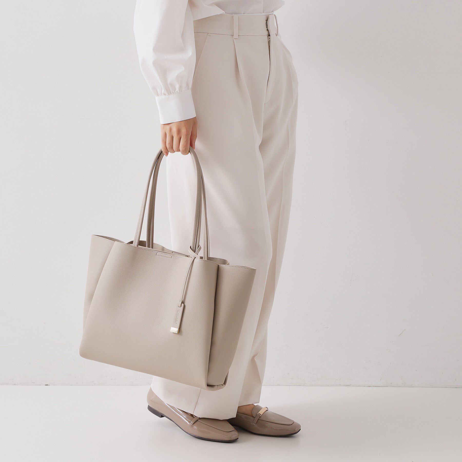OPAQUE.CLIP「【軽量／A4サイズ対応】サフィアーノ調3層トートバッグ」|トートバッグ|ベージュ(052)