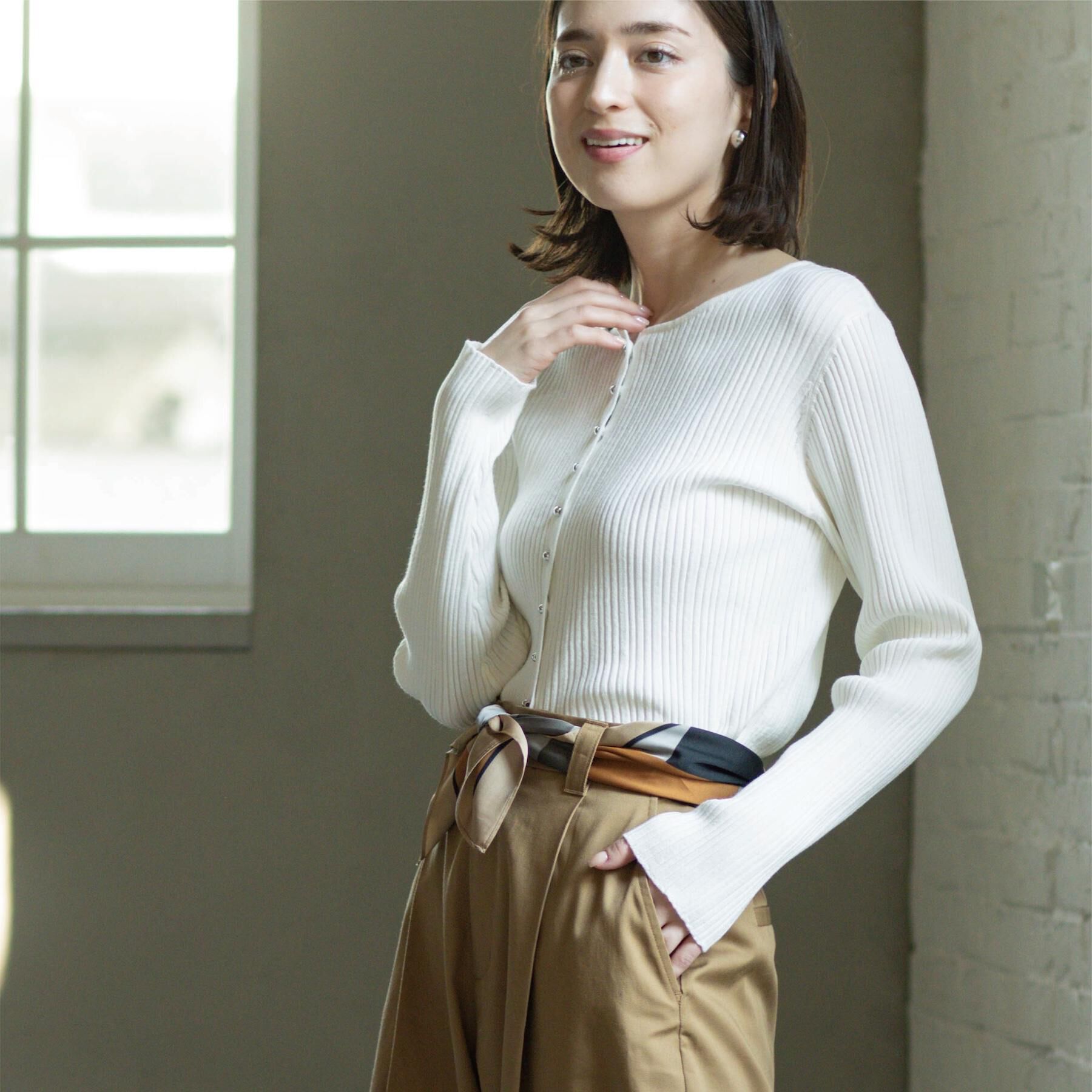 OPAQUE.CLIP「シルバー多ボタン ランダムリブニットカーディガン【洗濯機OK】」|カーディガン|