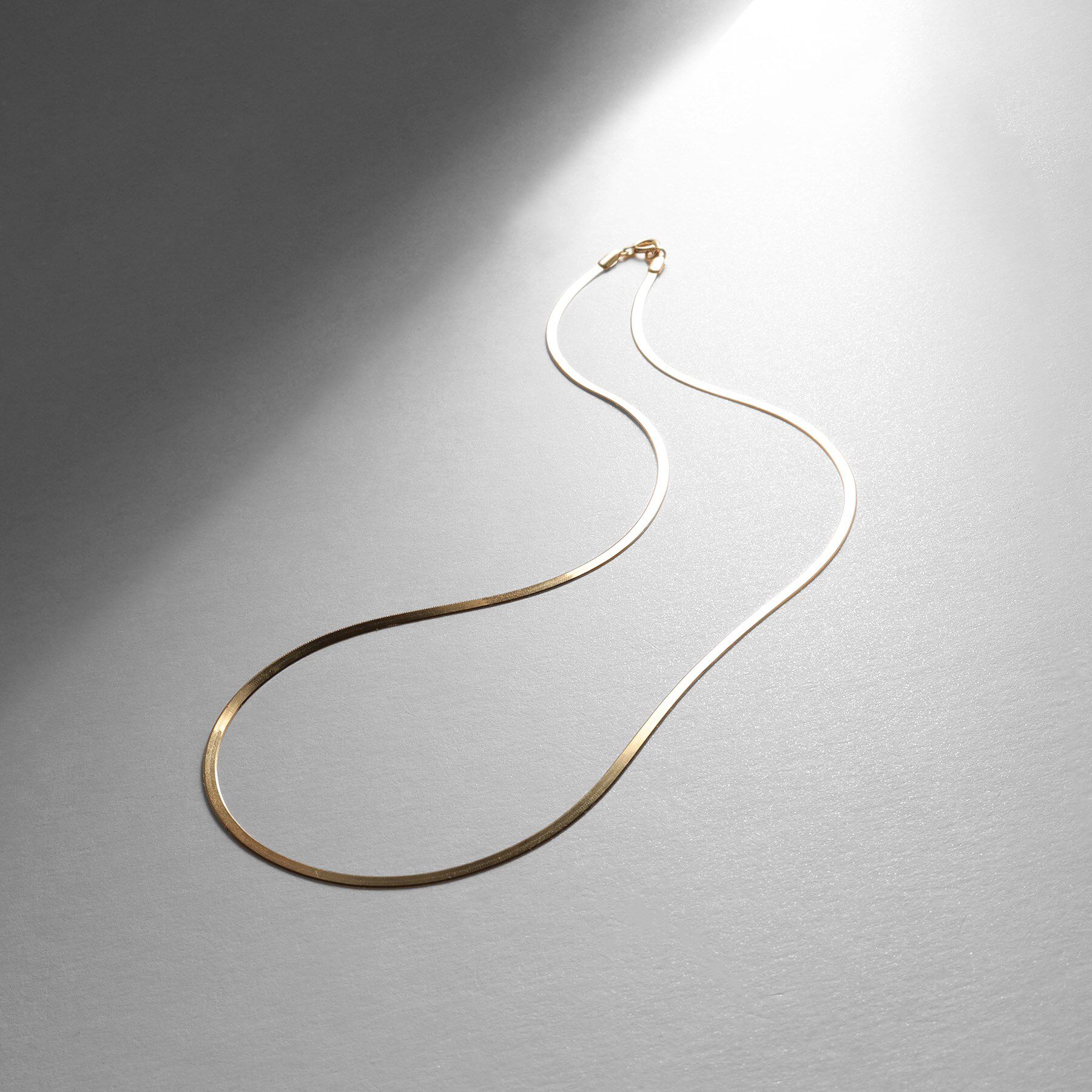 COCOSHNIK「K18フラットスネーク ネックレス細」|ネックレス|イエローゴールド(1