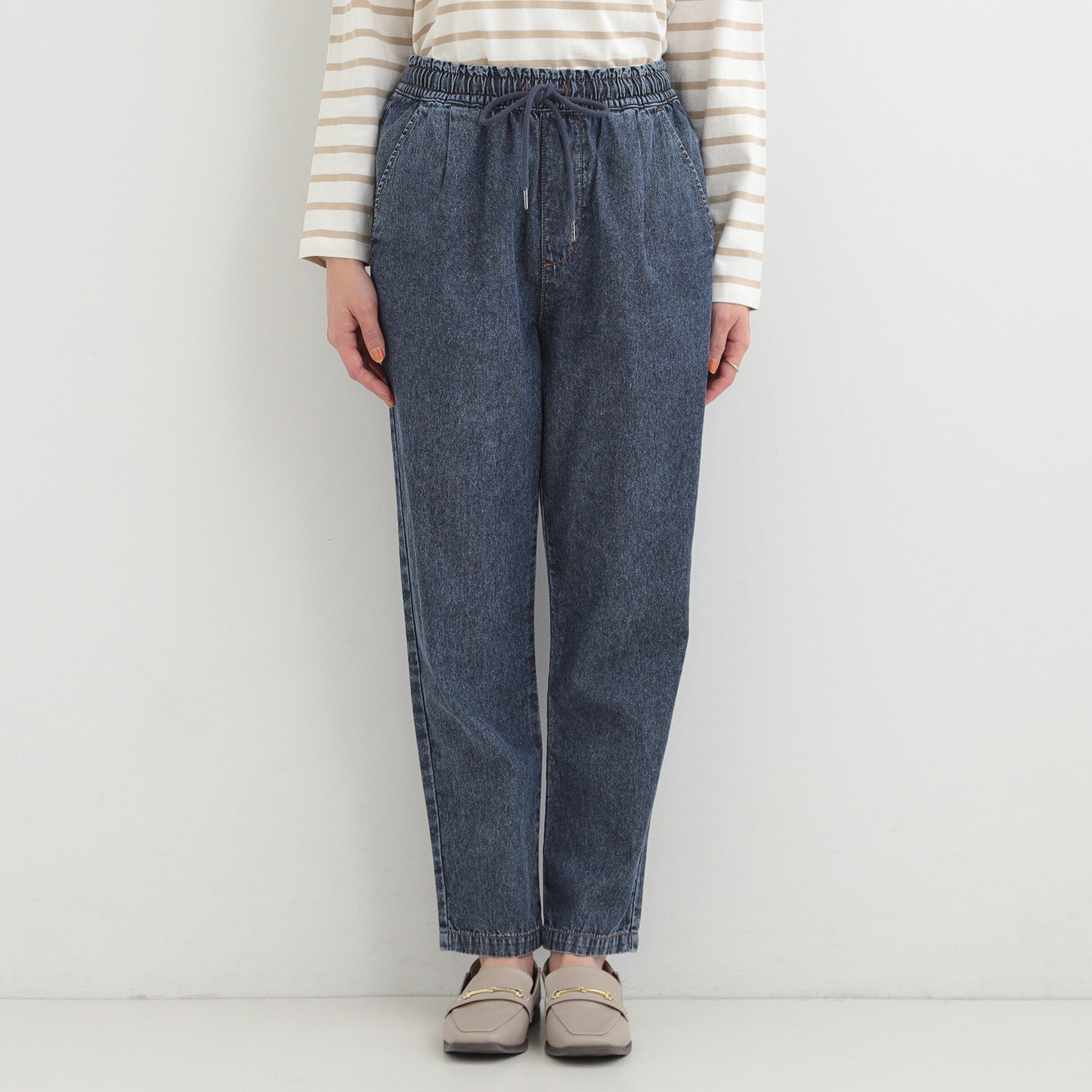 SHOO･LA･RUE「【ライトオンスデニム/S-LL】柔らからくらく イージーデニムテーパードパンツ」|デニム|