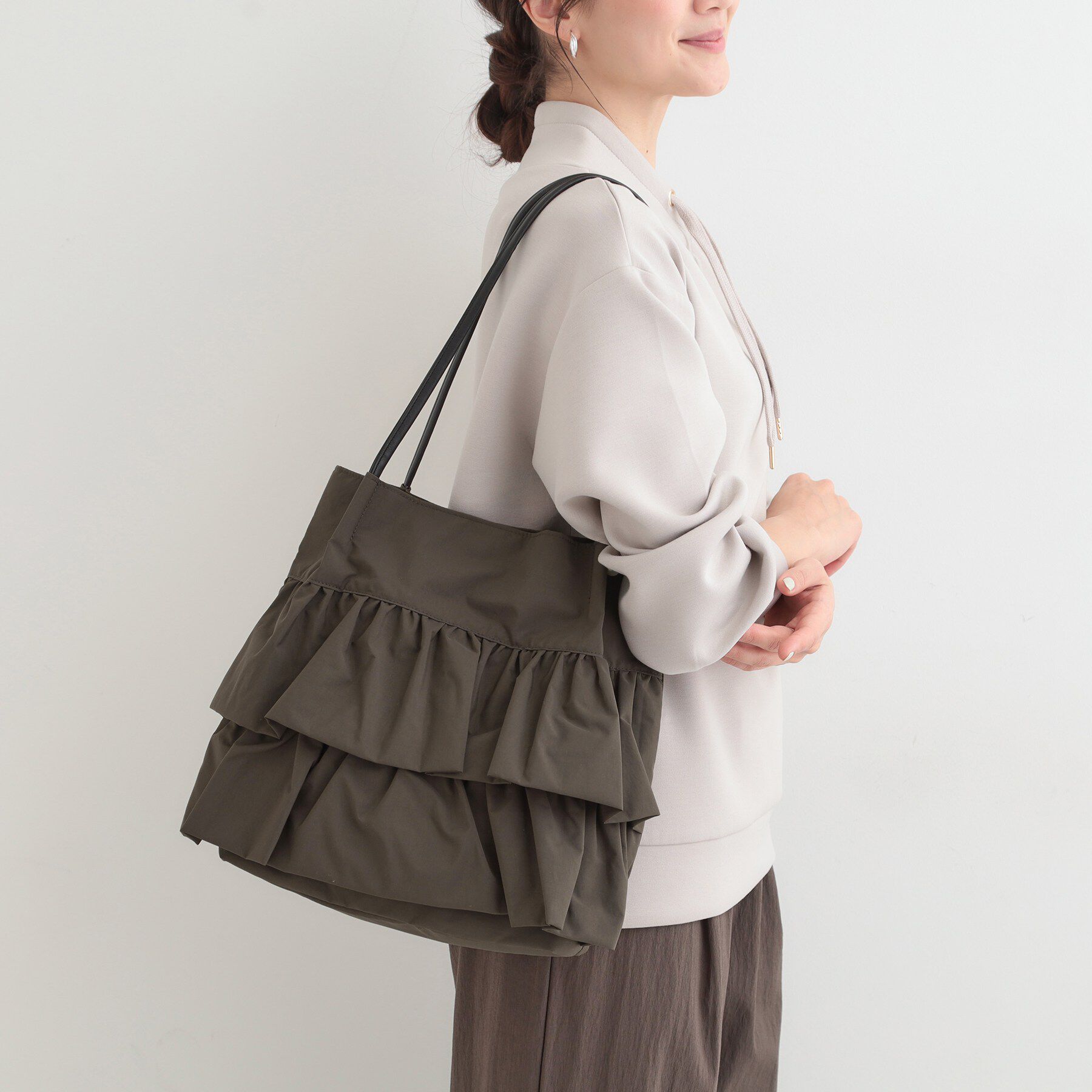 SHOO･LA･RUE「【撥水】つまみハンドルフリルトートバッグ」|トートバッグ|